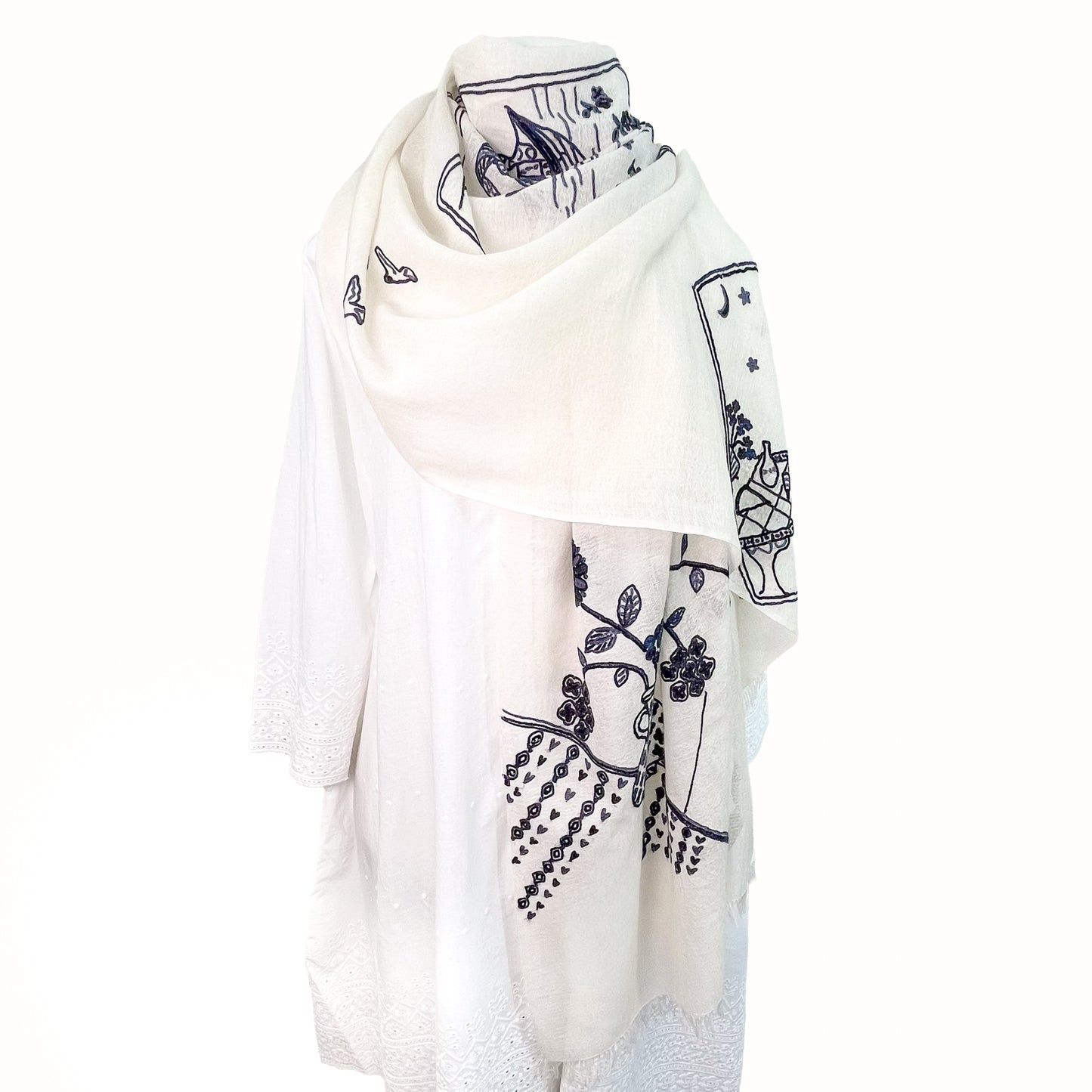 New Holiday Memories ウールシルク 手刺繍ストール(ホワイト/ブラック)