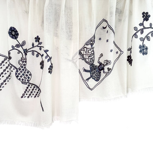 New Holiday Memories ウールシルク 手刺繍ストール(ホワイト/ブラック)