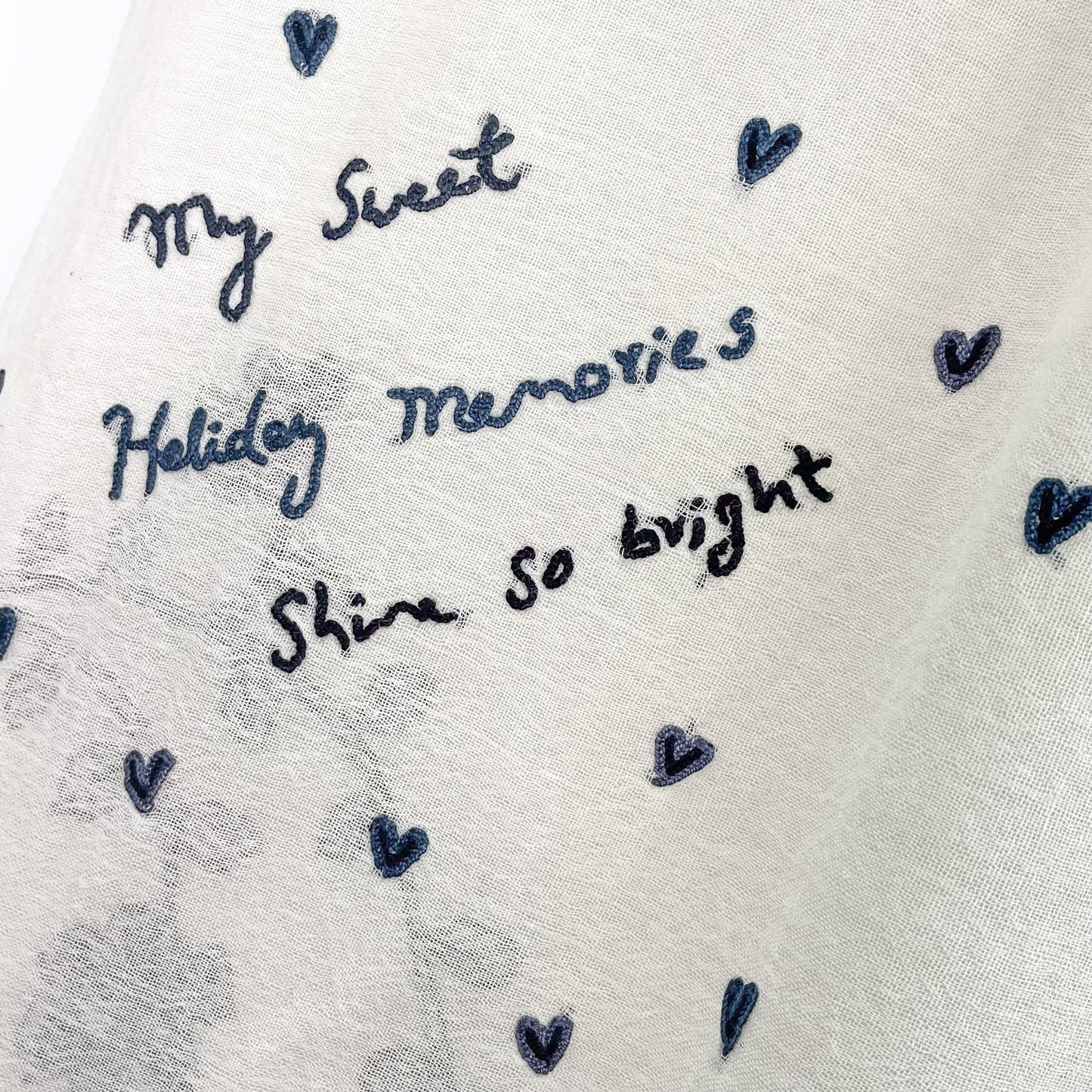 New Holiday Memories ウールシルク 手刺繍ストール(ホワイト/ブラック)