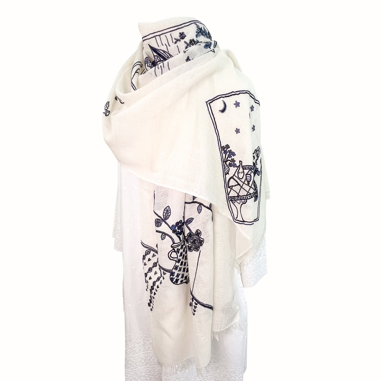 New Holiday Memories ウールシルク 手刺繍ストール(ホワイト/ブラック)