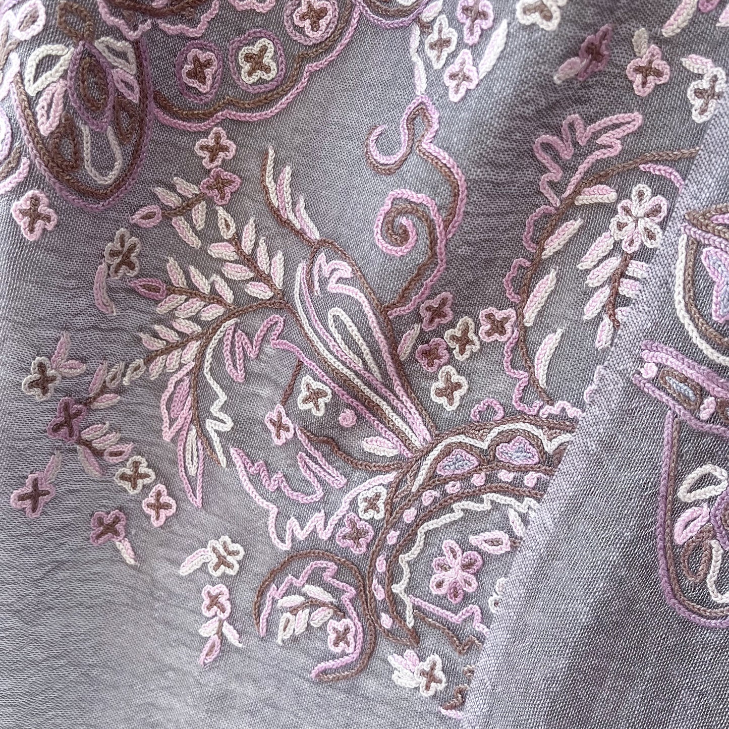 Lace 薄手ウール&シルク アリー手刺繍ストール (グレージュ/パープル)