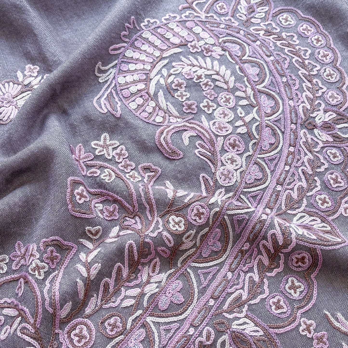 Lace 薄手ウール&シルク アリー手刺繍ストール (グレージュ/パープル)