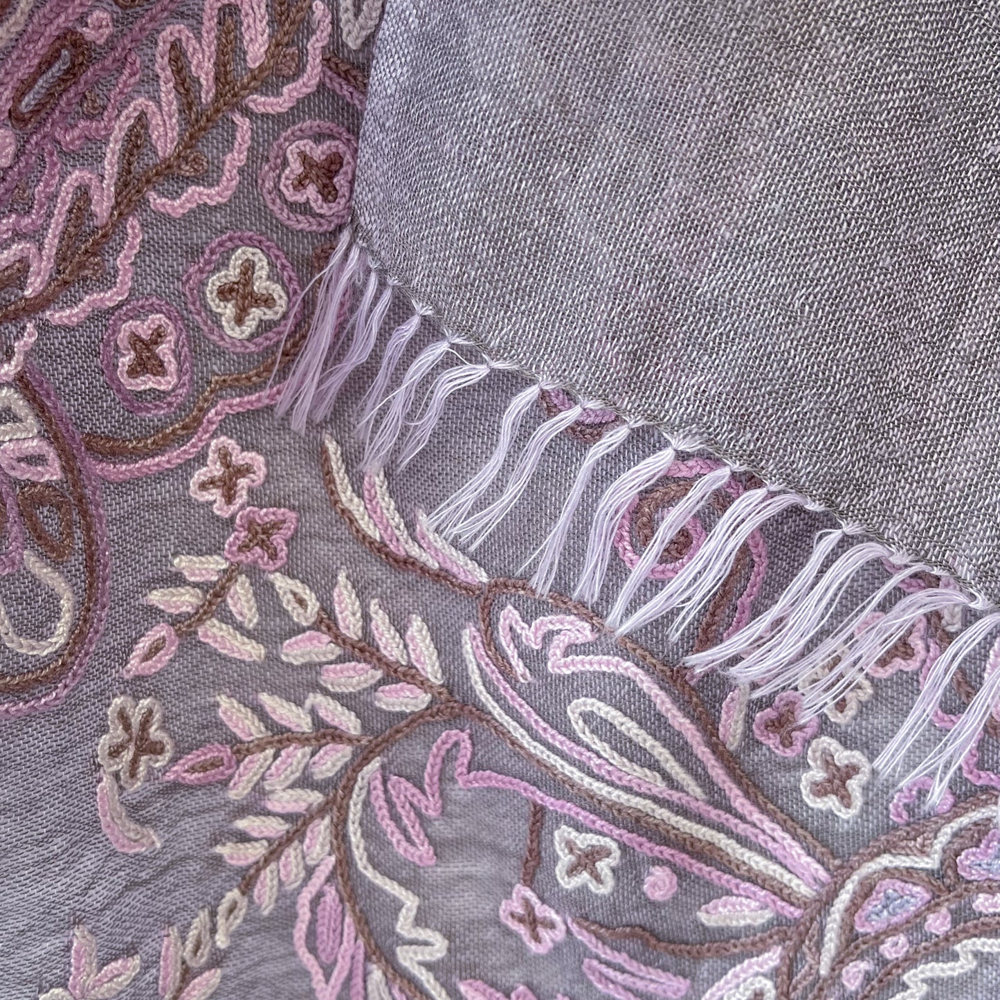 Lace 薄手ウール&シルク アリー手刺繍ストール (グレージュ/パープル)