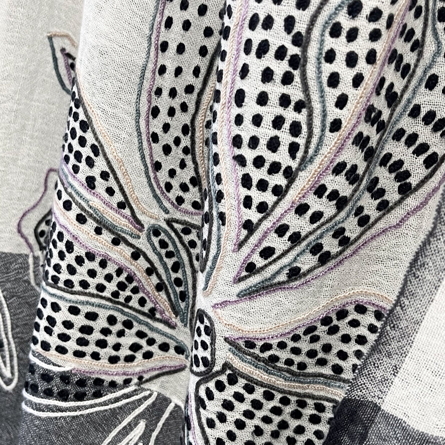 Line & Dot Flower Lightweight Wool & Silk Ari Hand-Embroidered Stole (White/Black)