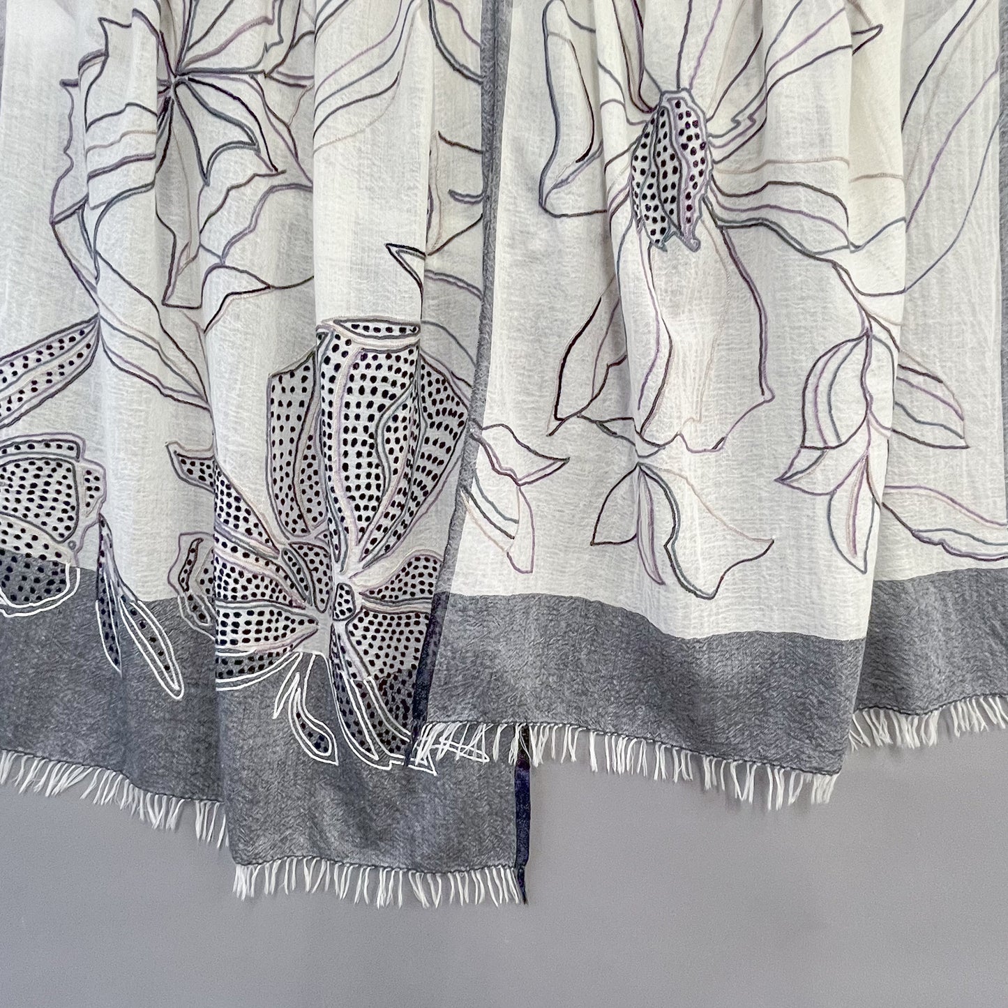 Line & Dot Flower Lightweight Wool & Silk Ari Hand-Embroidered Stole (White/Black)
