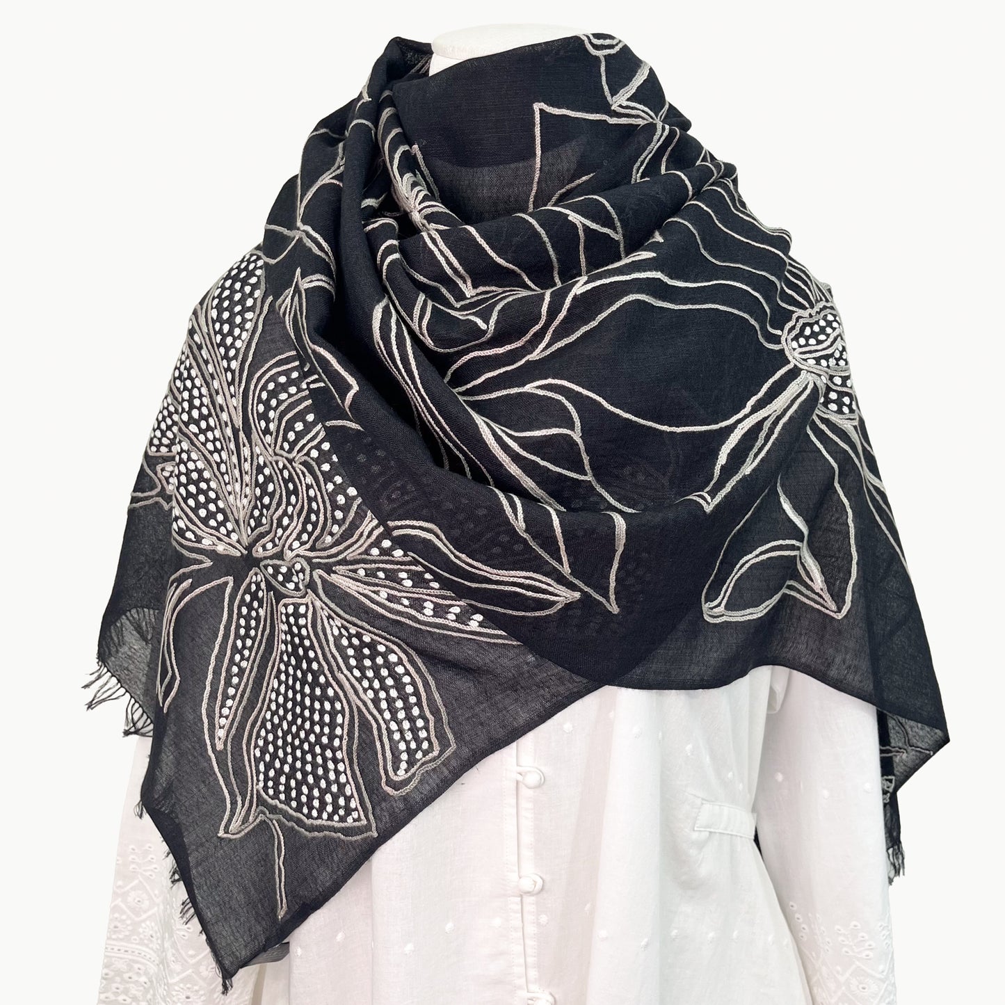 Line & Dot Flower 薄手ウール&シルク アリー手刺繍ストール (オフブラック)