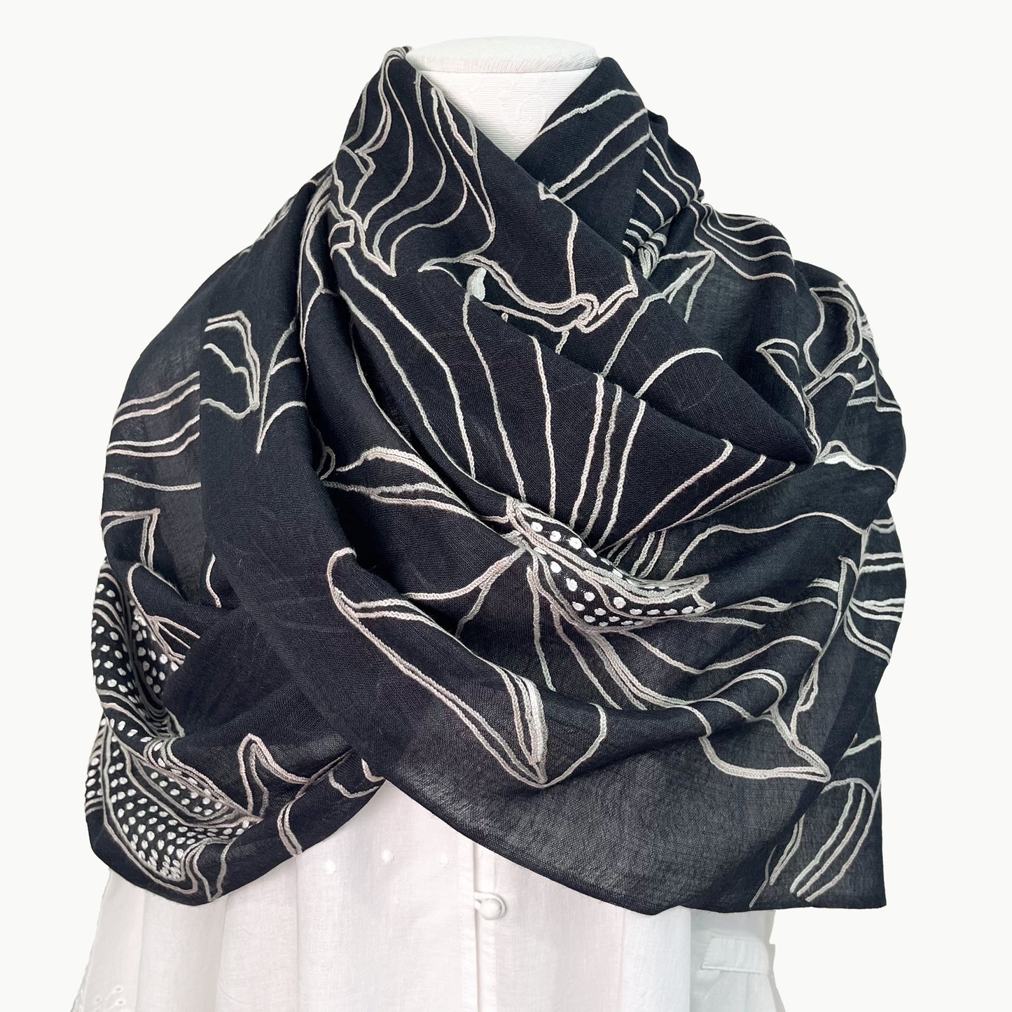 Line & Dot Flower 薄手ウール&シルク アリー手刺繍ストール (オフブラック)