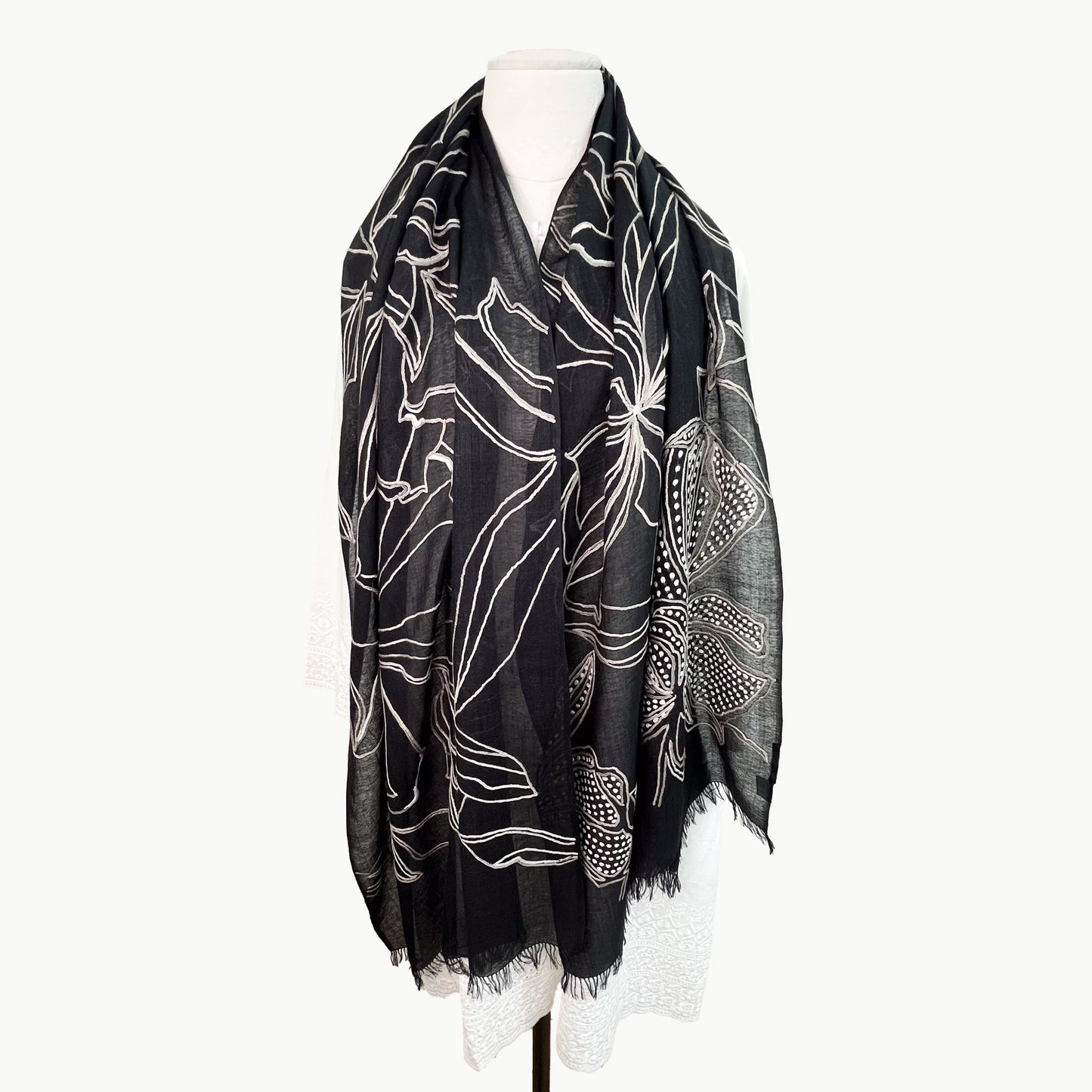 Line & Dot Flower 薄手ウール&シルク アリー手刺繍ストール (オフブラック)