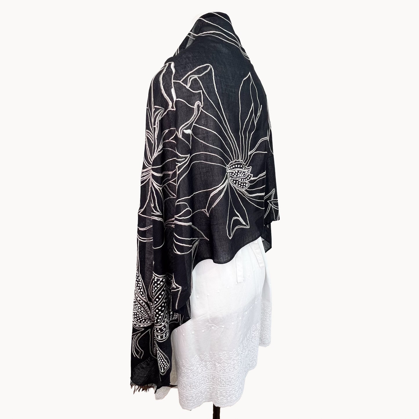 Line & Dot Flower 薄手ウール&シルク アリー手刺繍ストール (オフブラック)