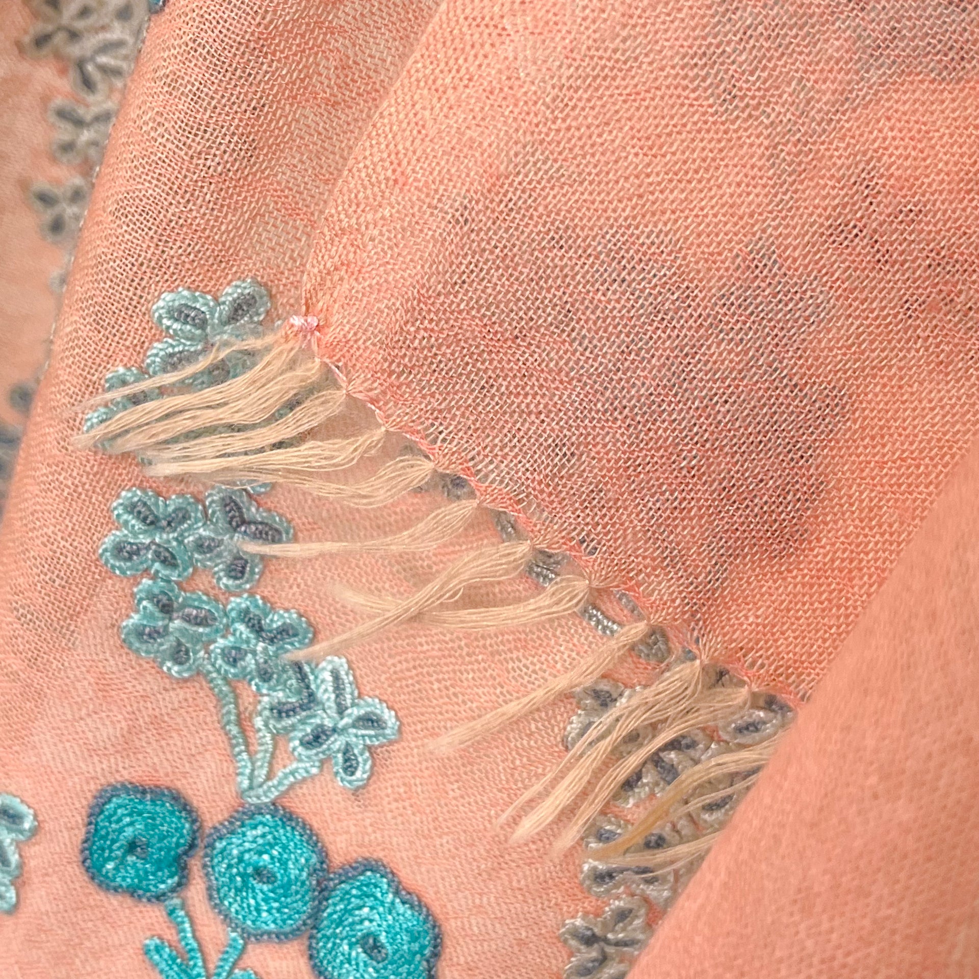 期間限定5/24まで】SPRING BLOSSOM ウール&シルク手刺繍ストール