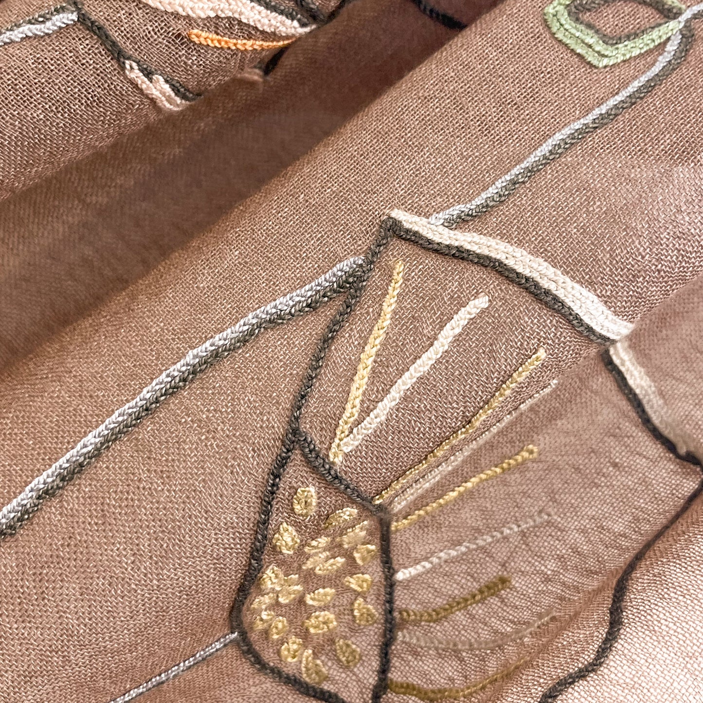 ウール&シルク アリー手刺繍ストール(ダークベージュ)