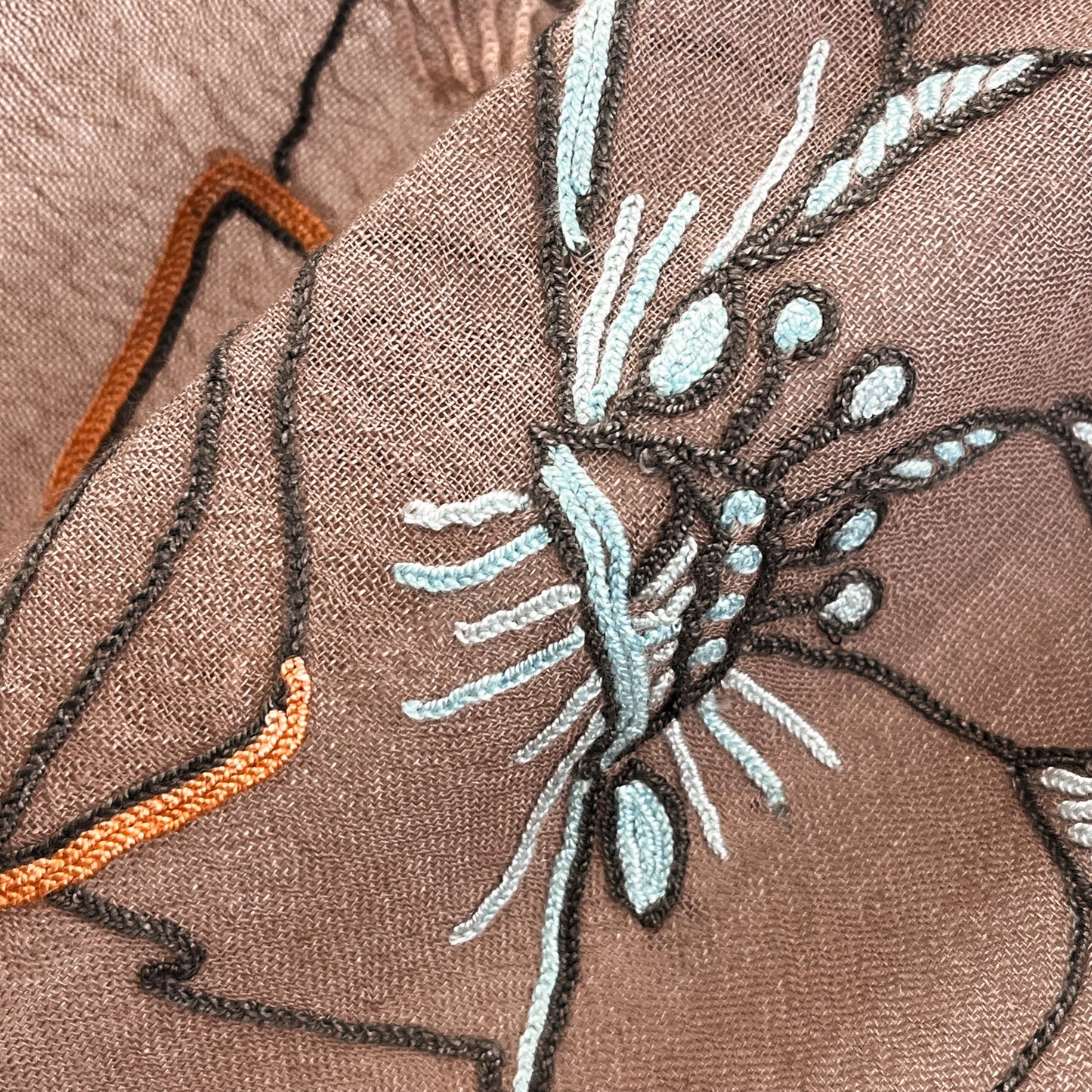 ウール&シルク アリー手刺繍ストール(ダークベージュ)