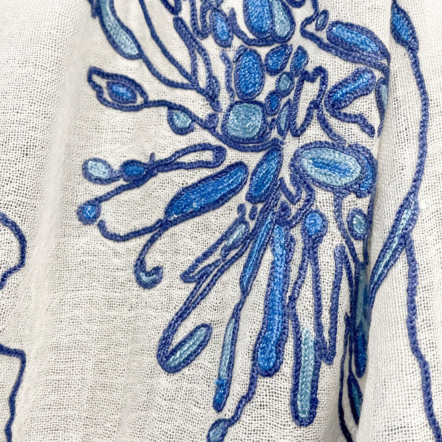 Abstract Lightweight Wool & Silk Ari Hand Embroidered Stole 60cm x 190cm (White) S-WTA4025_0271