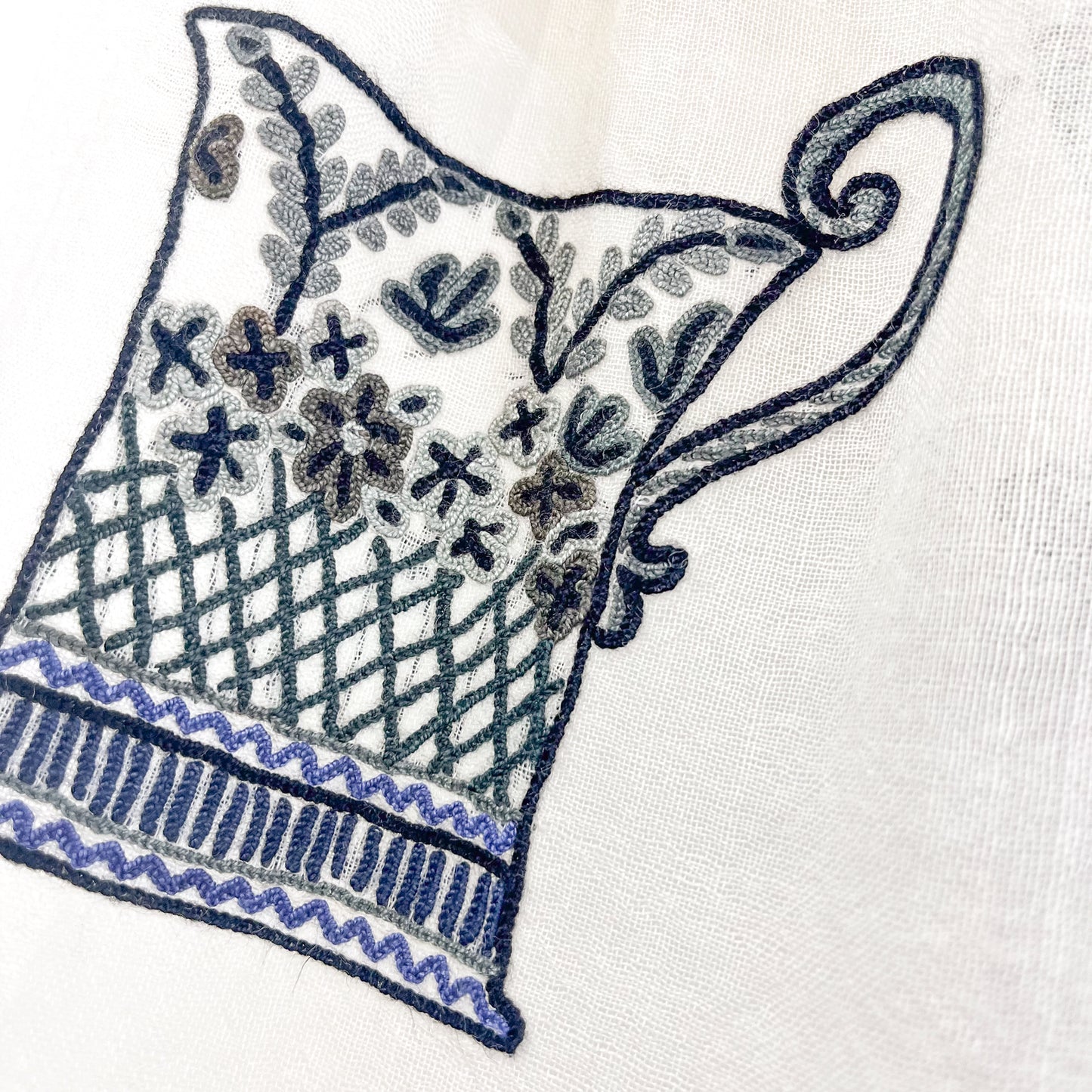 薄手ウールシルク アリー手刺繍ストール (ホワイト/ブラック)