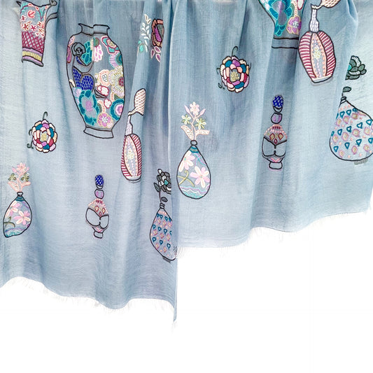 薄手ウールシルク アリー手刺繍ストール (ブルーグレー/ライトブルー)