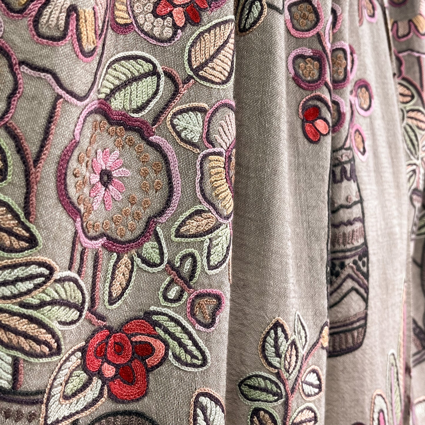 FLOWER POT ウール&シルク アリー手刺繍ストール (グレージュ)