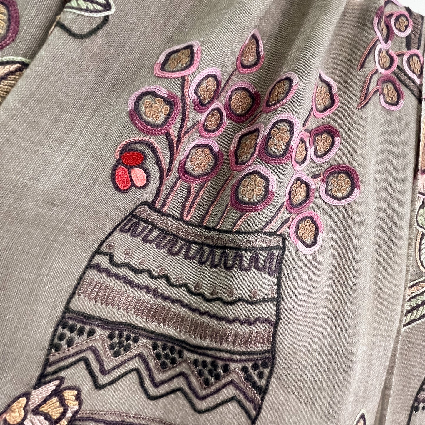 FLOWER POT ウール&シルク アリー手刺繍ストール (グレージュ)