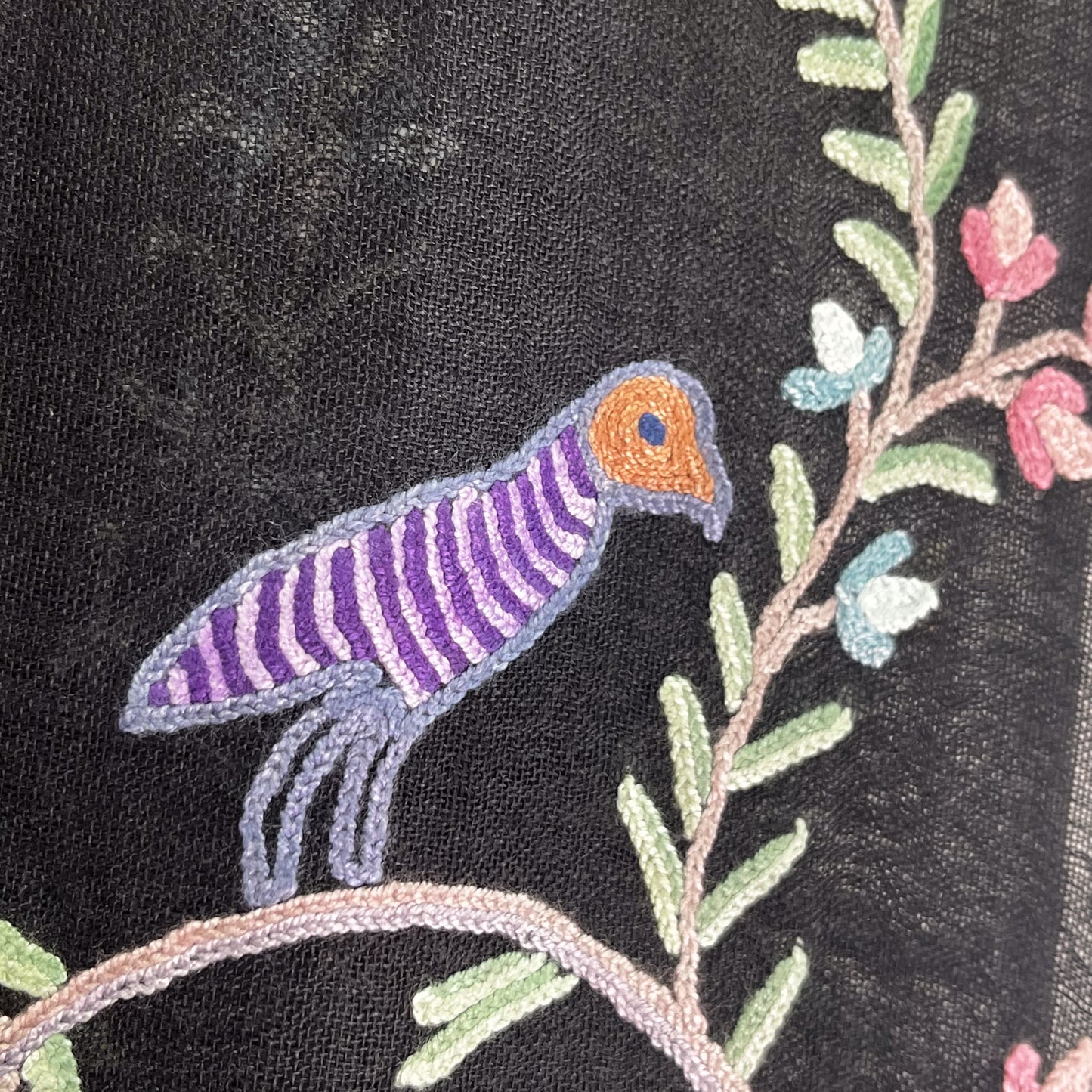 Tree of Life 薄手ウール&シルク アリー手刺繍ストール (オフブラック)