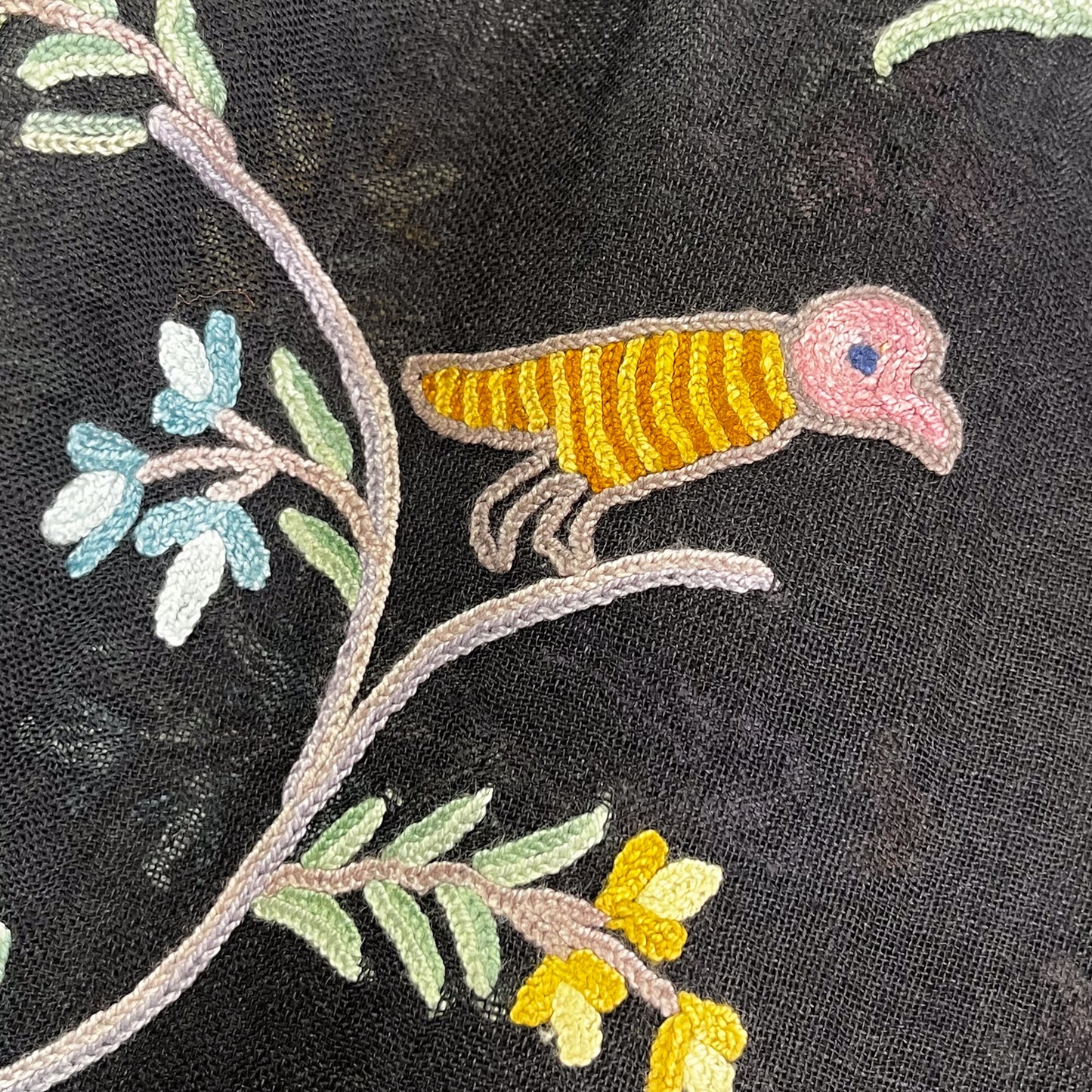 Tree of Life 薄手ウール&シルク アリー手刺繍ストール (オフブラック)