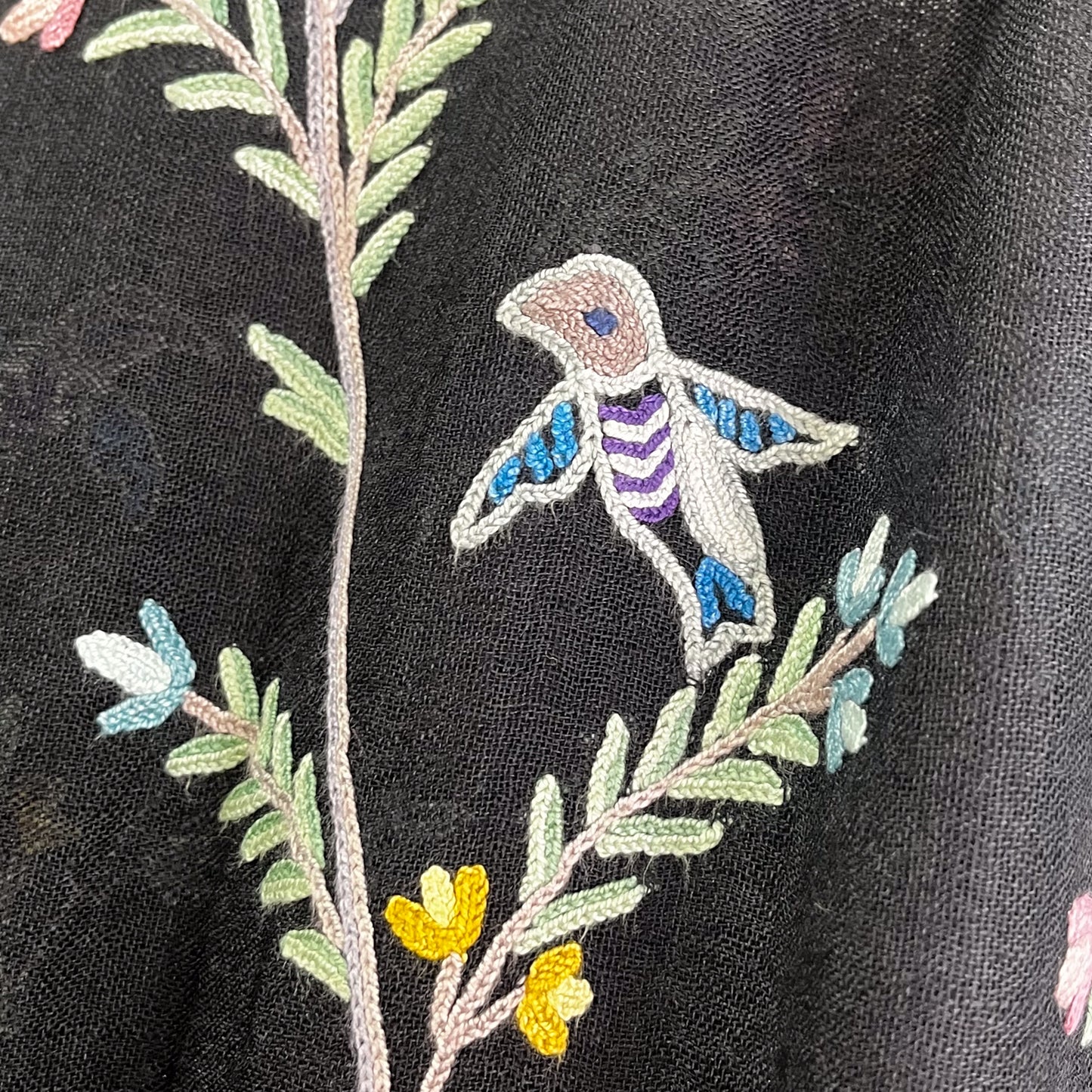 Tree of Life 薄手ウール&シルク アリー手刺繍ストール (オフブラック)