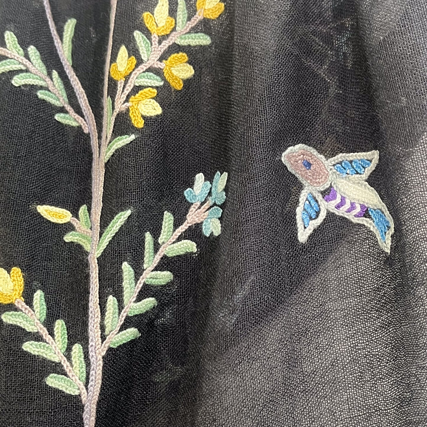 Tree of Life 薄手ウール&シルク アリー手刺繍ストール (オフブラック)