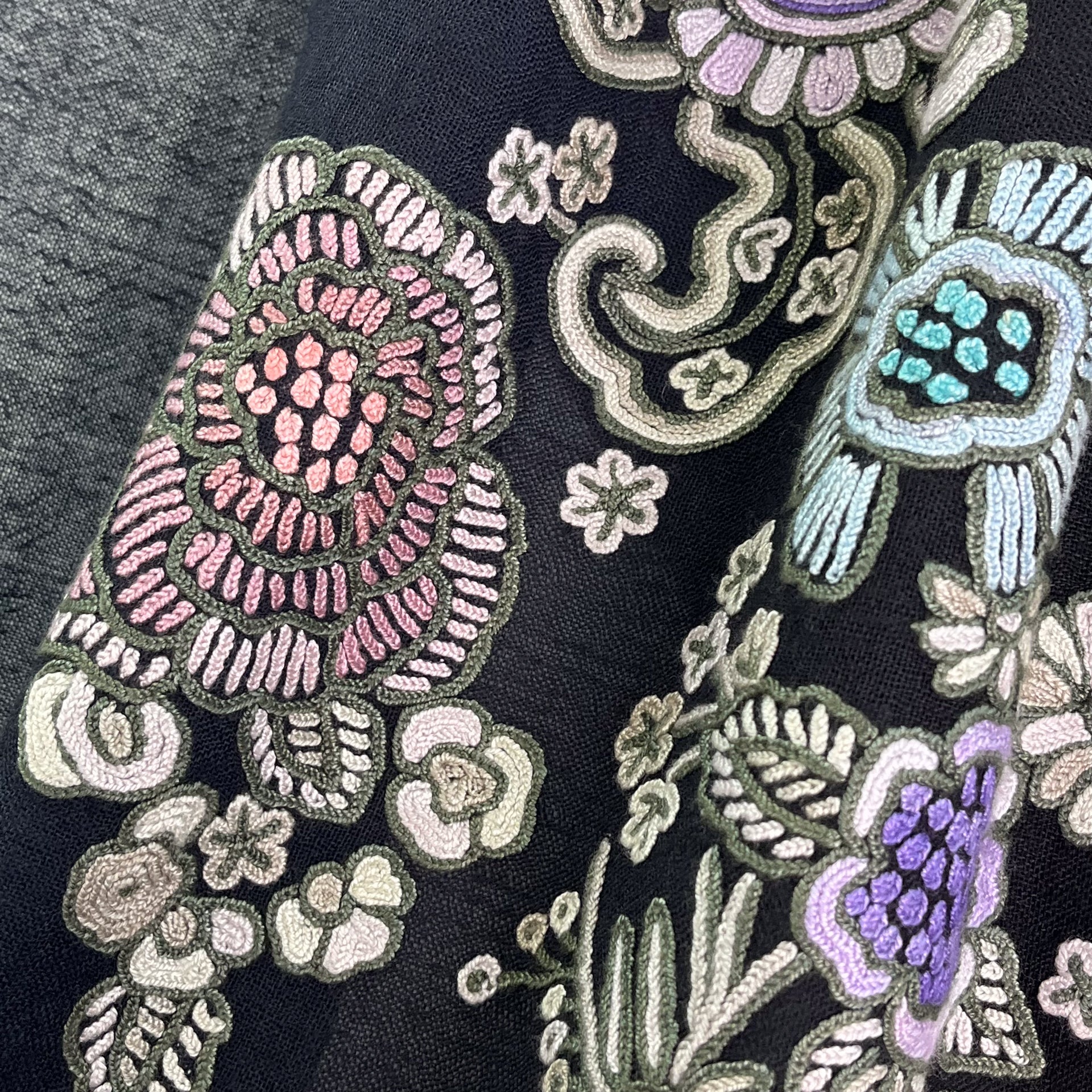 Passion Flowers 薄手ウール&シルク プリント&アリー手刺繍ストール