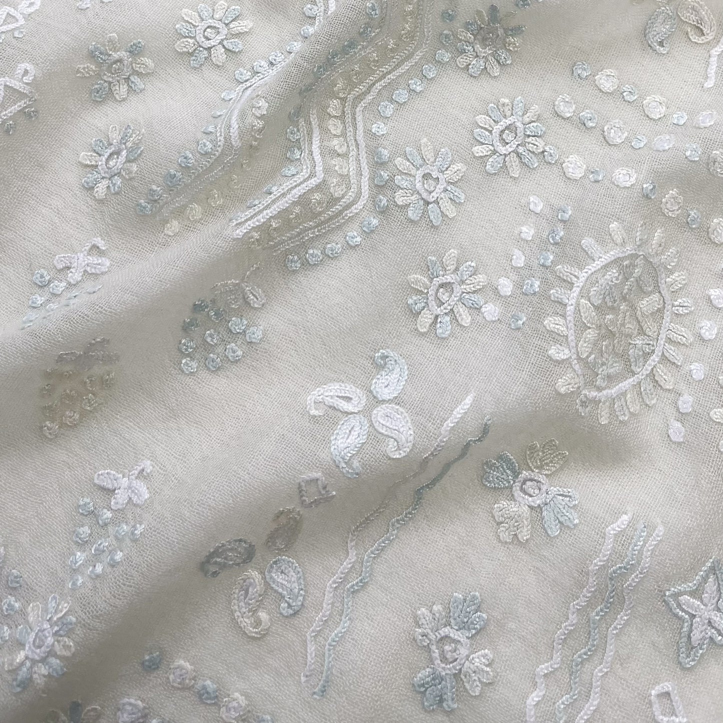 Lightweight Wool & Silk Ari hand-embroidered stole (White/Light green)