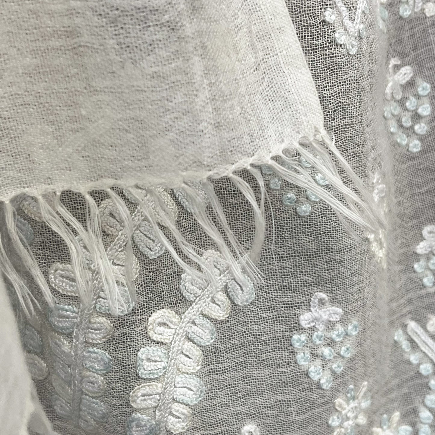 Lightweight Wool & Silk Ari hand-embroidered stole (White/Light green)