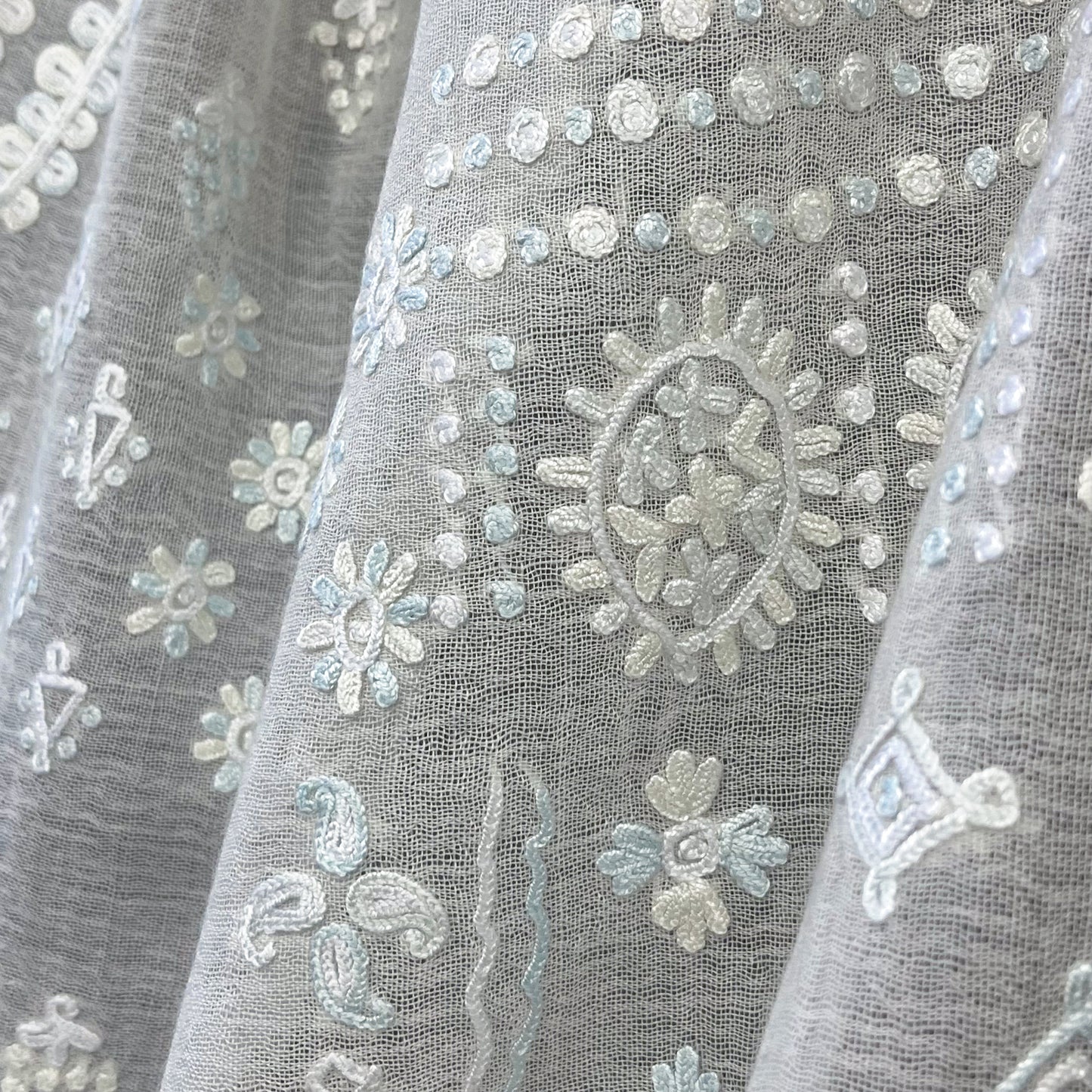 Lightweight Wool & Silk Ari hand-embroidered stole (White/Light green)