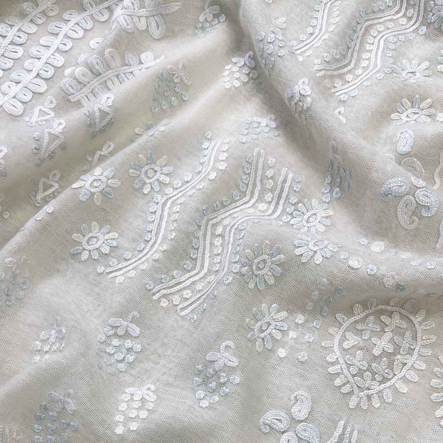Lightweight Wool & Silk Ari hand-embroidered stole (White/Light green)