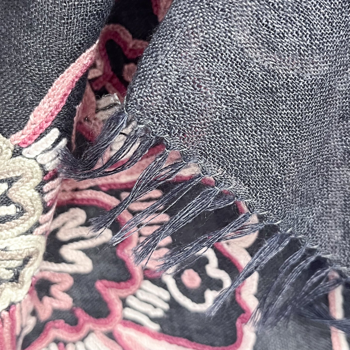 薄手ウール&シルク素材 アリー手刺繍ストール (パープリッシュグレー)
