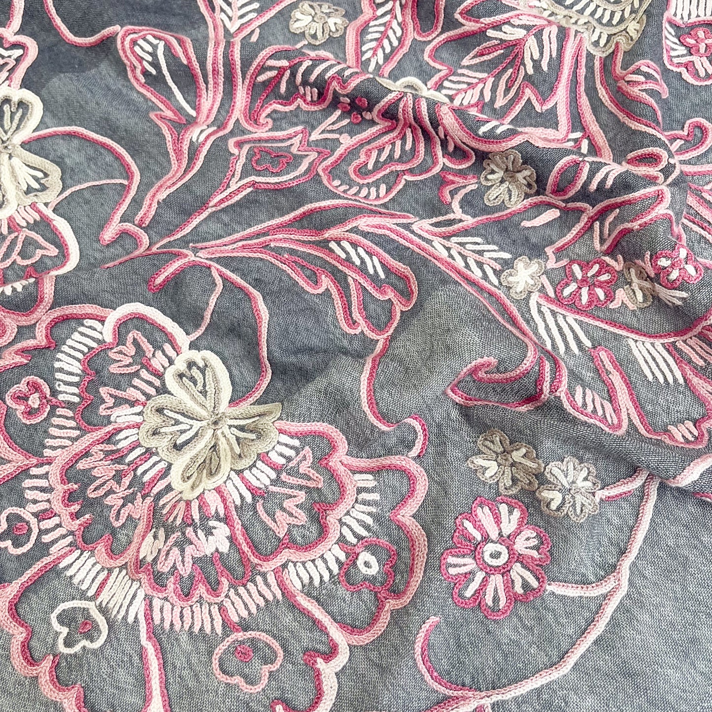 薄手ウール&シルク素材 アリー手刺繍ストール (パープリッシュグレー)