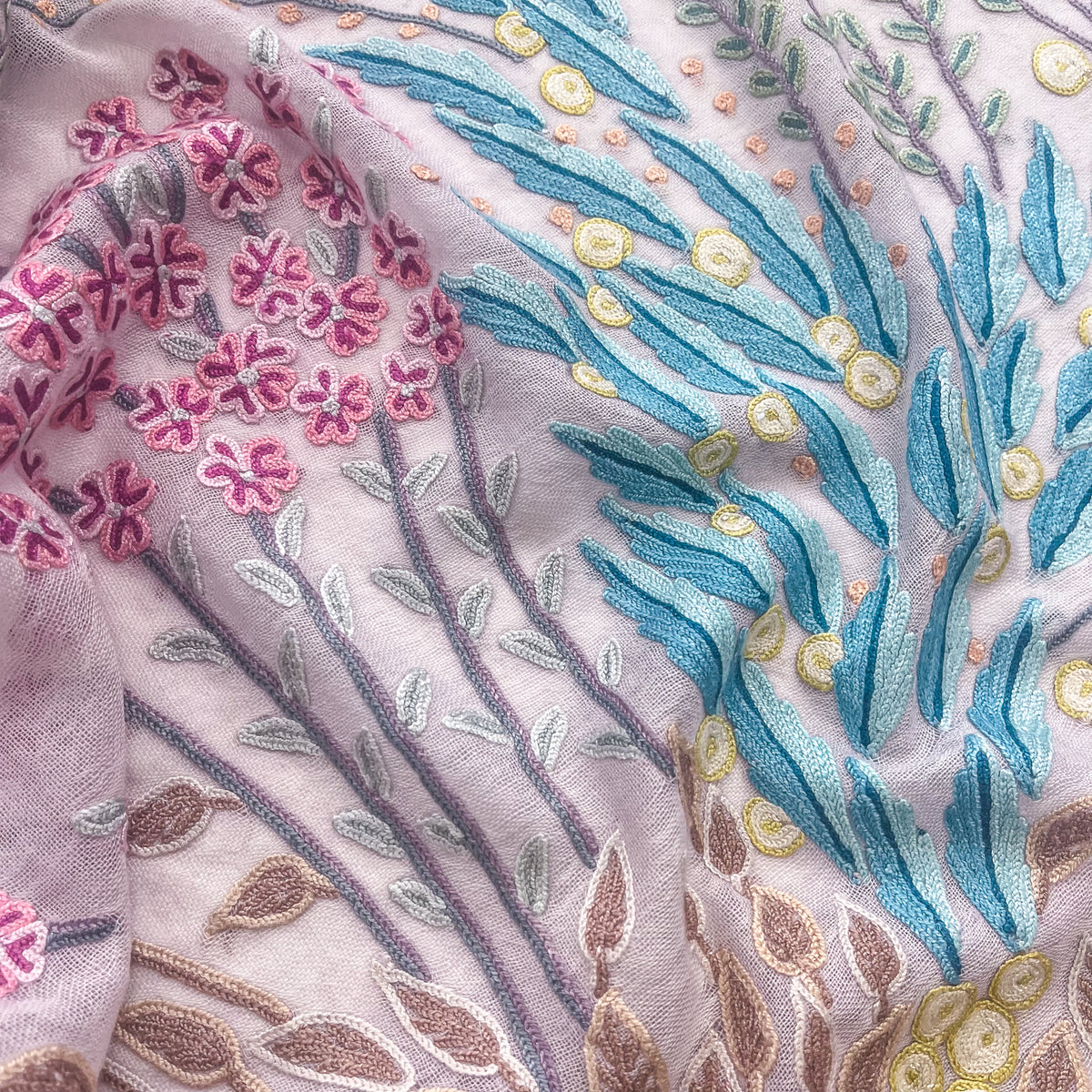 Spring Garden 薄手ウール&シルク アリー手刺繍ストール (ラベンダー)