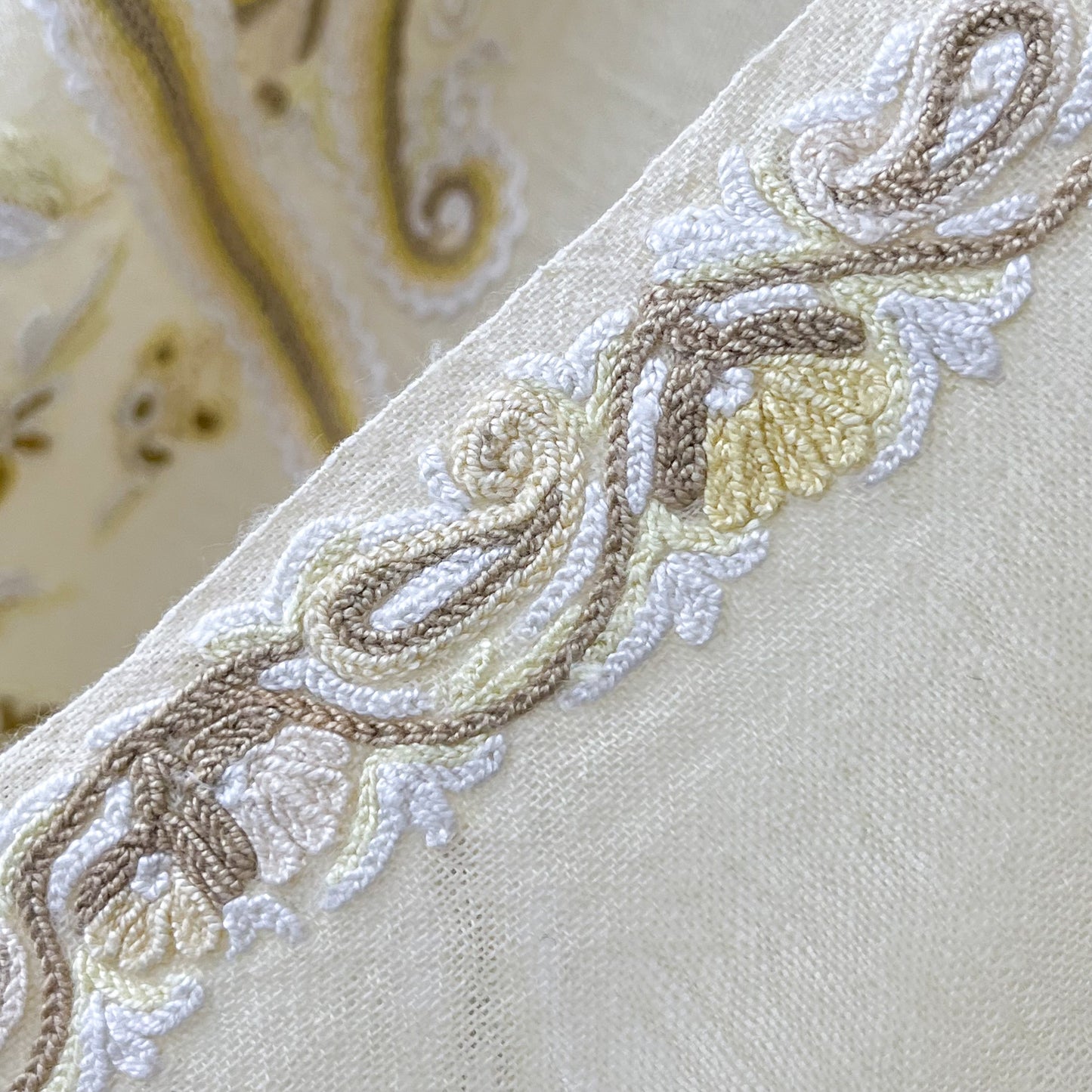 Flower&Paisley 薄手ウール&シルク アリー手刺繍ストール(ライトイエロー)