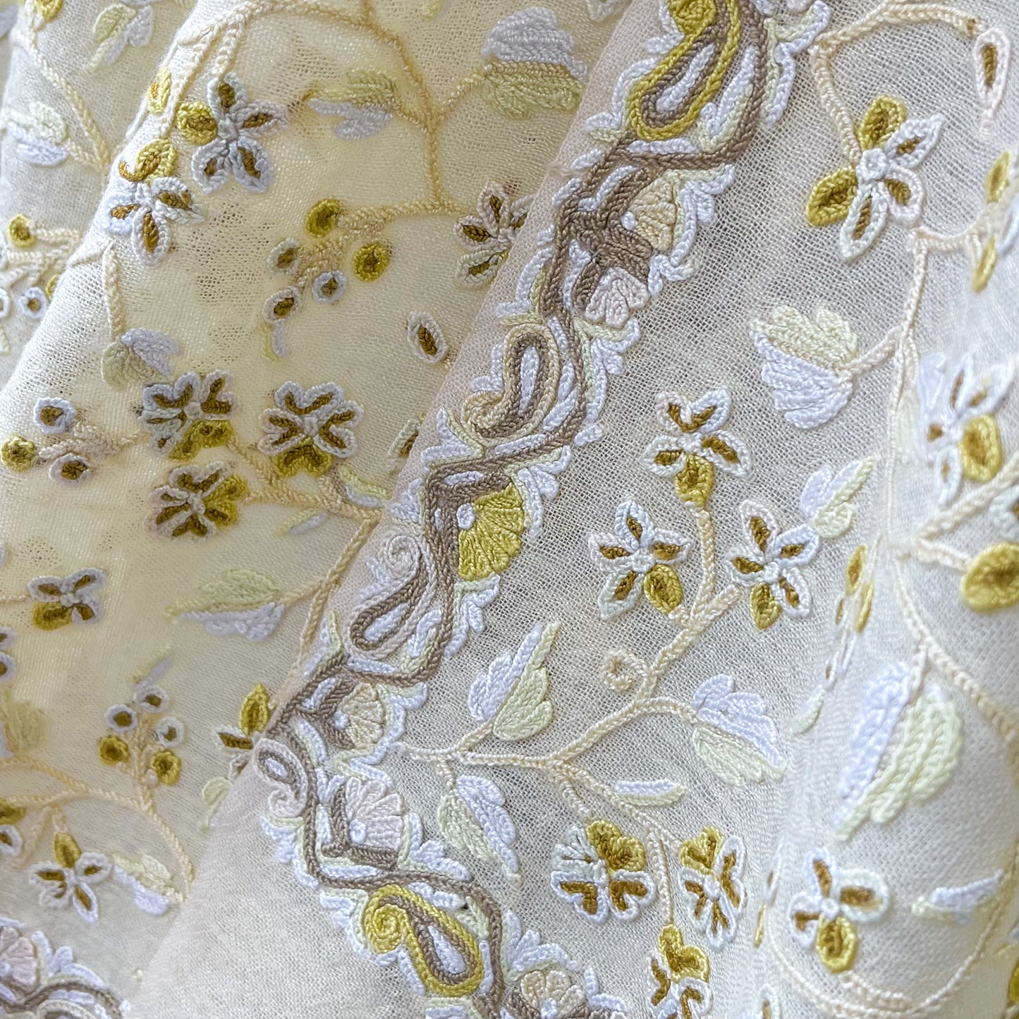 Flower&Paisley 薄手ウール&シルク アリー手刺繍ストール(ライトイエロー)