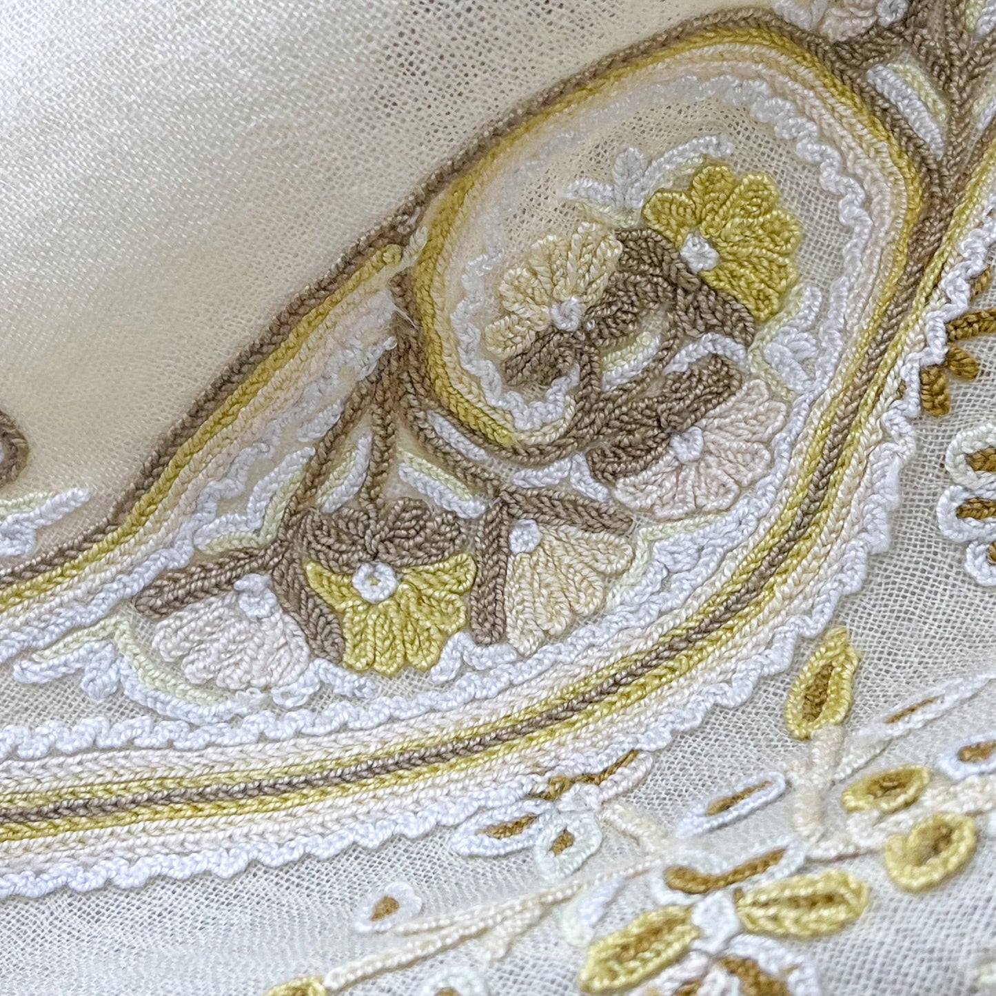 Flower&Paisley 薄手ウール&シルク アリー手刺繍ストール(ライトイエロー)