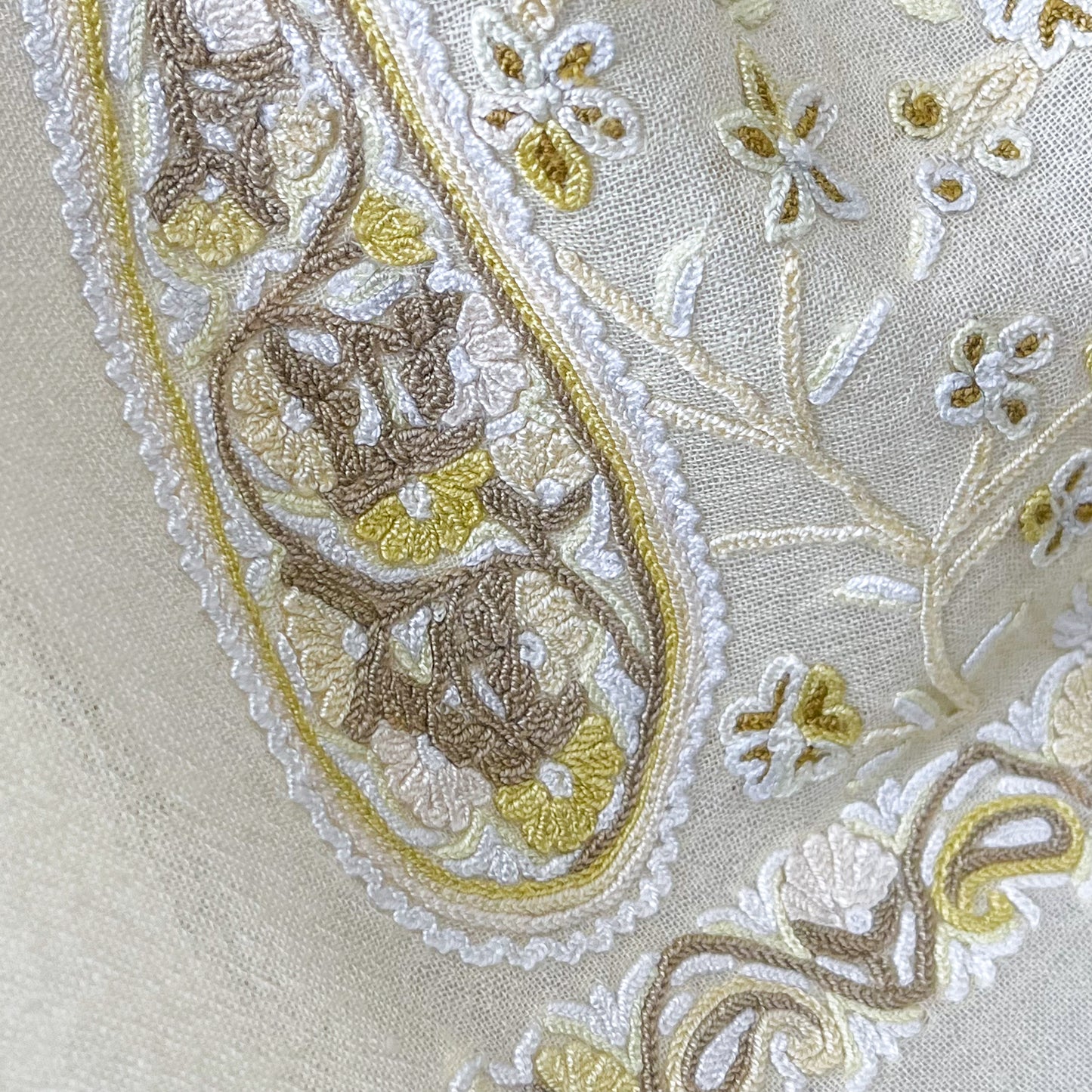 Flower&Paisley 薄手ウール&シルク アリー手刺繍ストール(ライトイエロー)