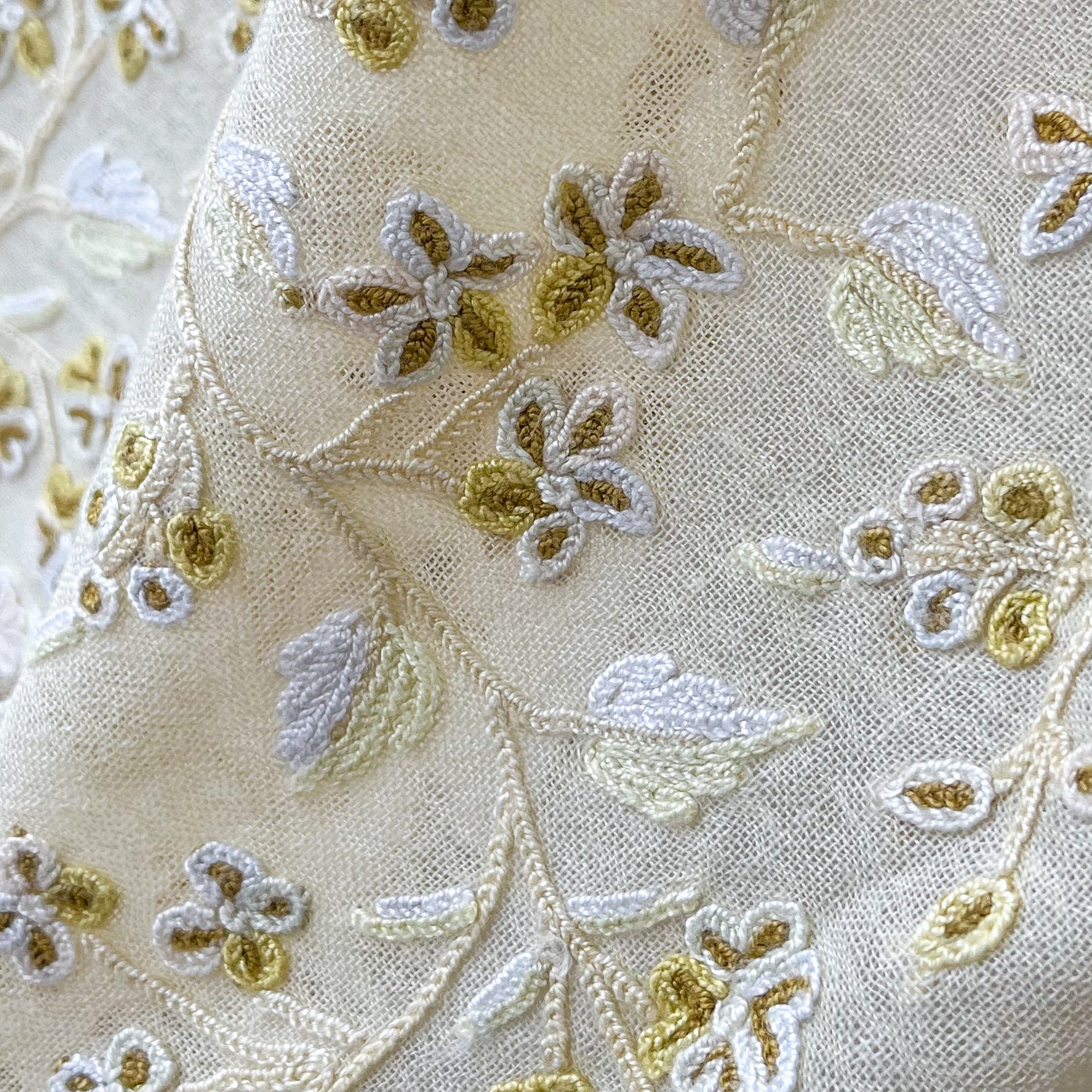 Flower&Paisley 薄手ウール&シルク アリー手刺繍ストール(ライトイエロー)