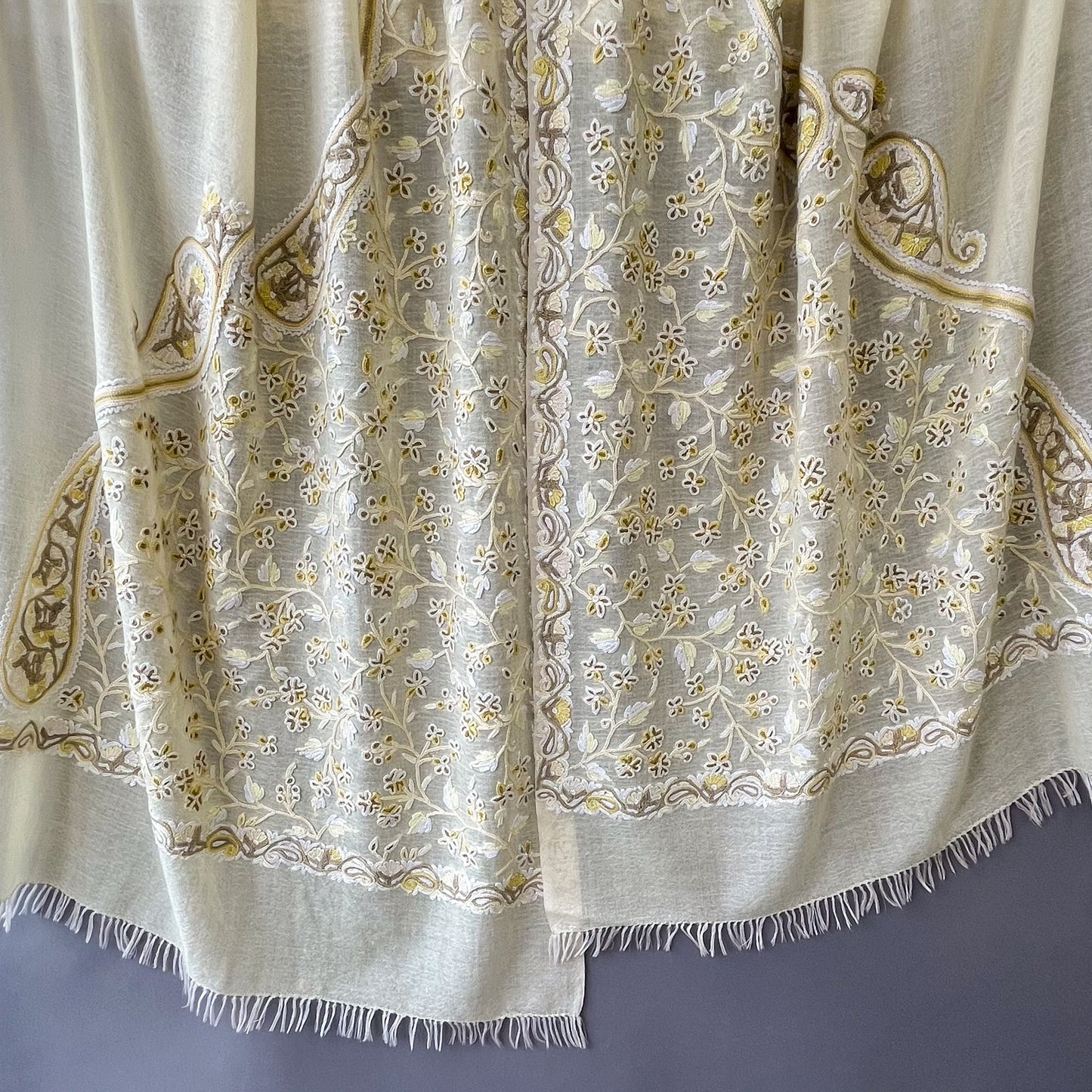 Flower&Paisley 薄手ウール&シルク アリー手刺繍ストール(ライトイエロー)