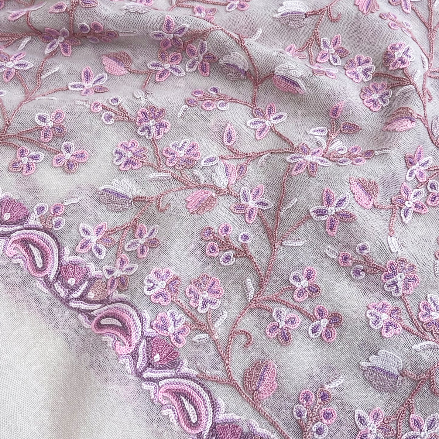 Flower&Paisley 薄手ウール&シルク アリー手刺繍ストール(ピンクベージュアソーテッド)