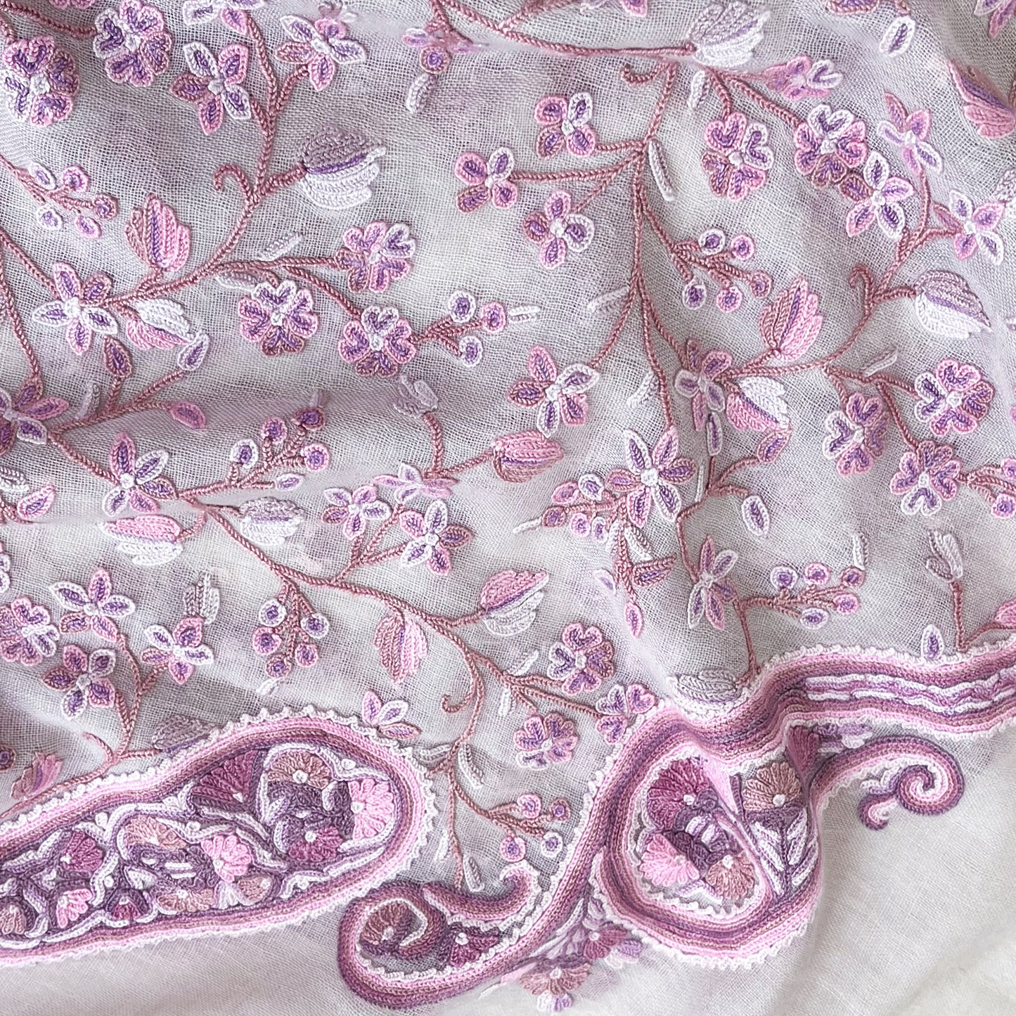 Flower&Paisley 薄手ウール&シルク アリー手刺繍ストール(ピンクベージュアソーテッド)