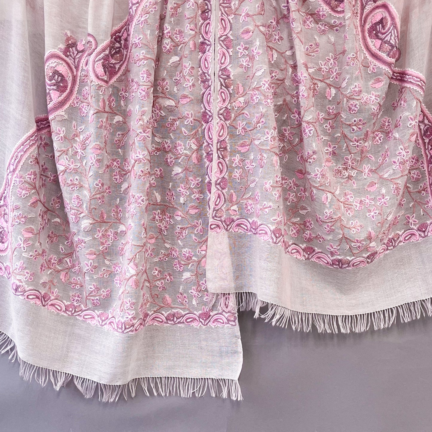 Flower&Paisley 薄手ウール&シルク アリー手刺繍ストール(ピンクベージュアソーテッド)