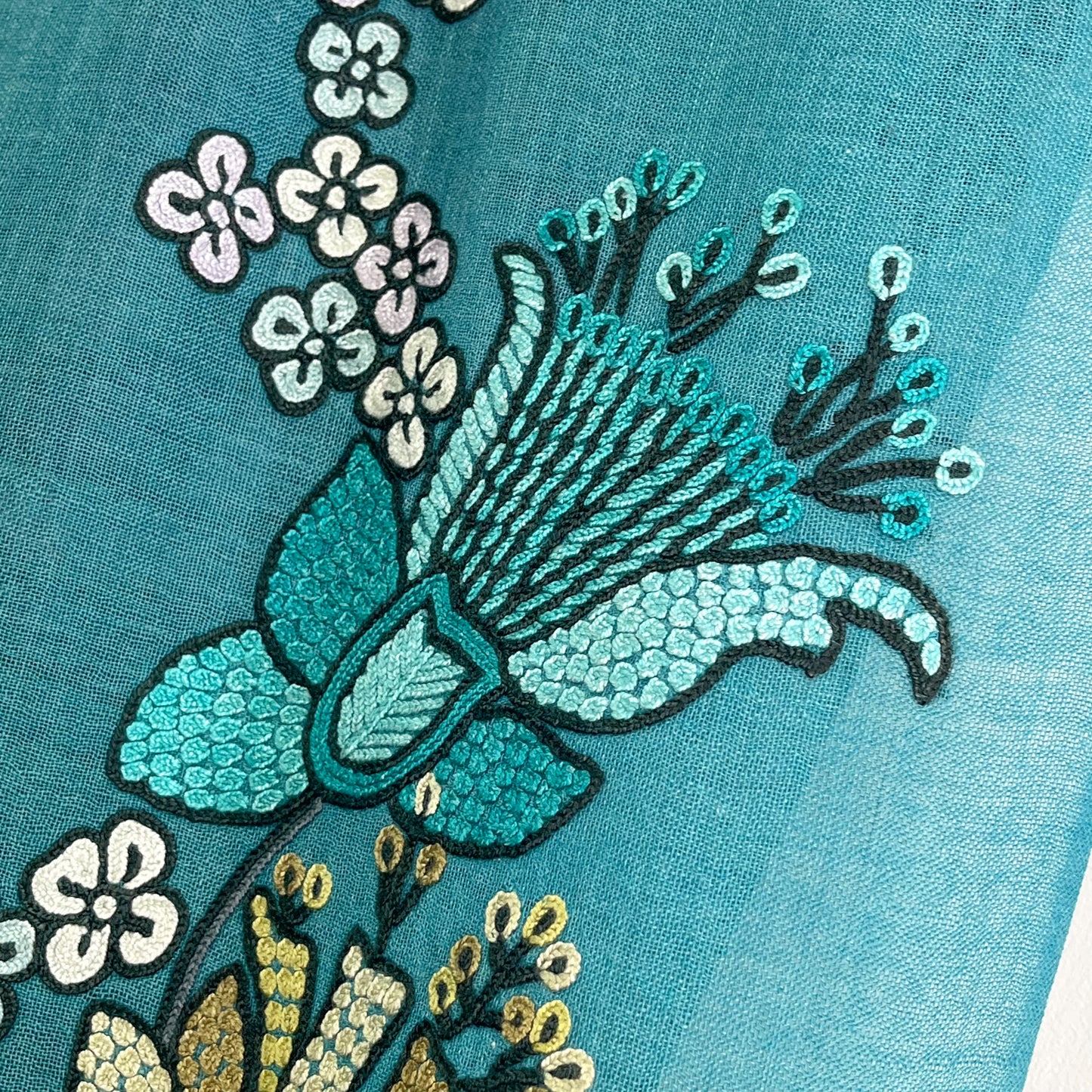 DARK FLOWER 薄手ウール&シルク アリー手刺繍ストール (ターコイズ)