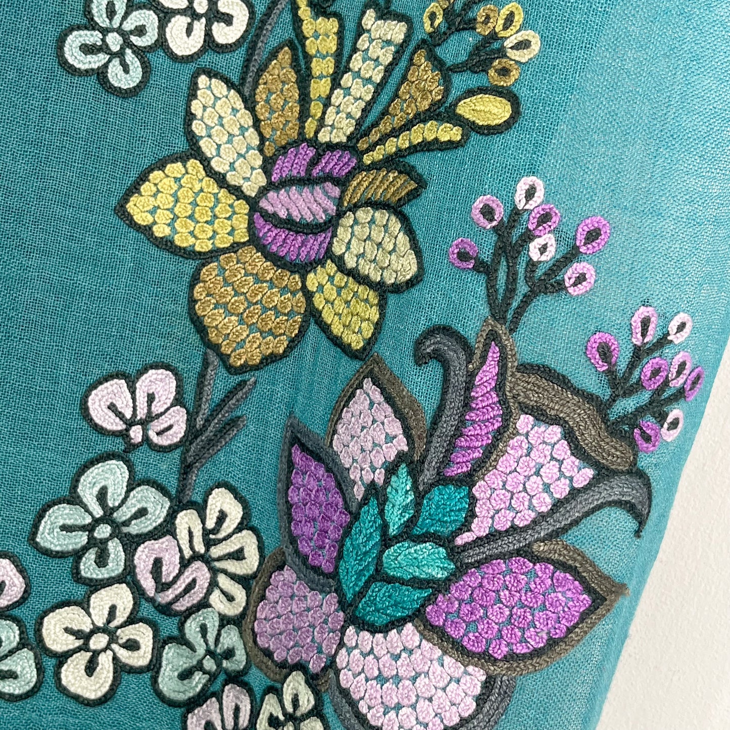DARK FLOWER 薄手ウール&シルク アリー手刺繍ストール (ターコイズ)