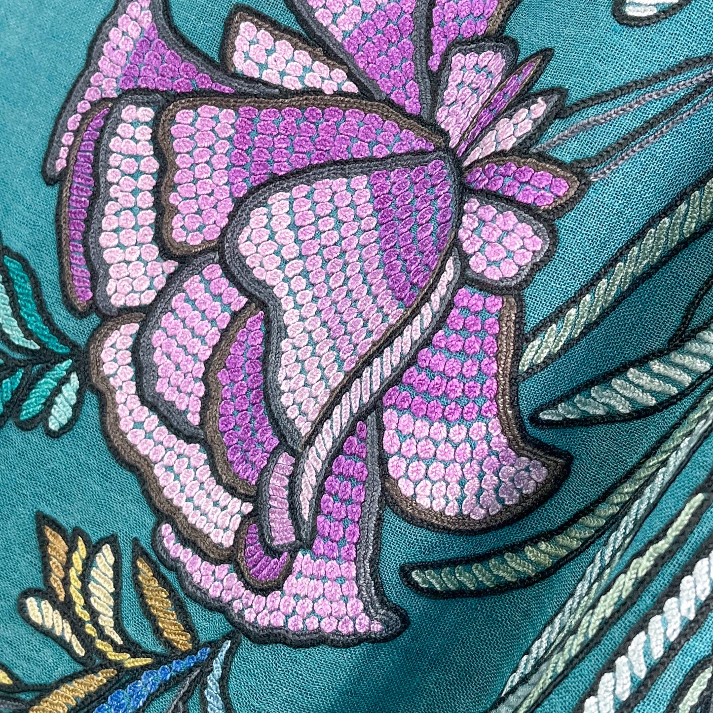 DARK FLOWER 薄手ウール&シルク アリー手刺繍ストール (ターコイズ)