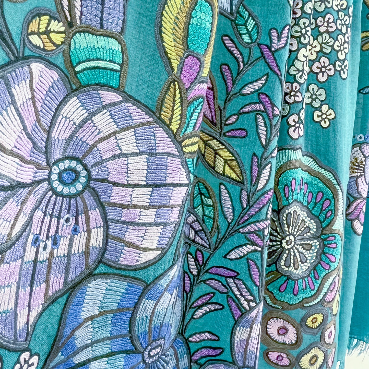 DARK FLOWER 薄手ウール&シルク アリー手刺繍ストール (ターコイズ)