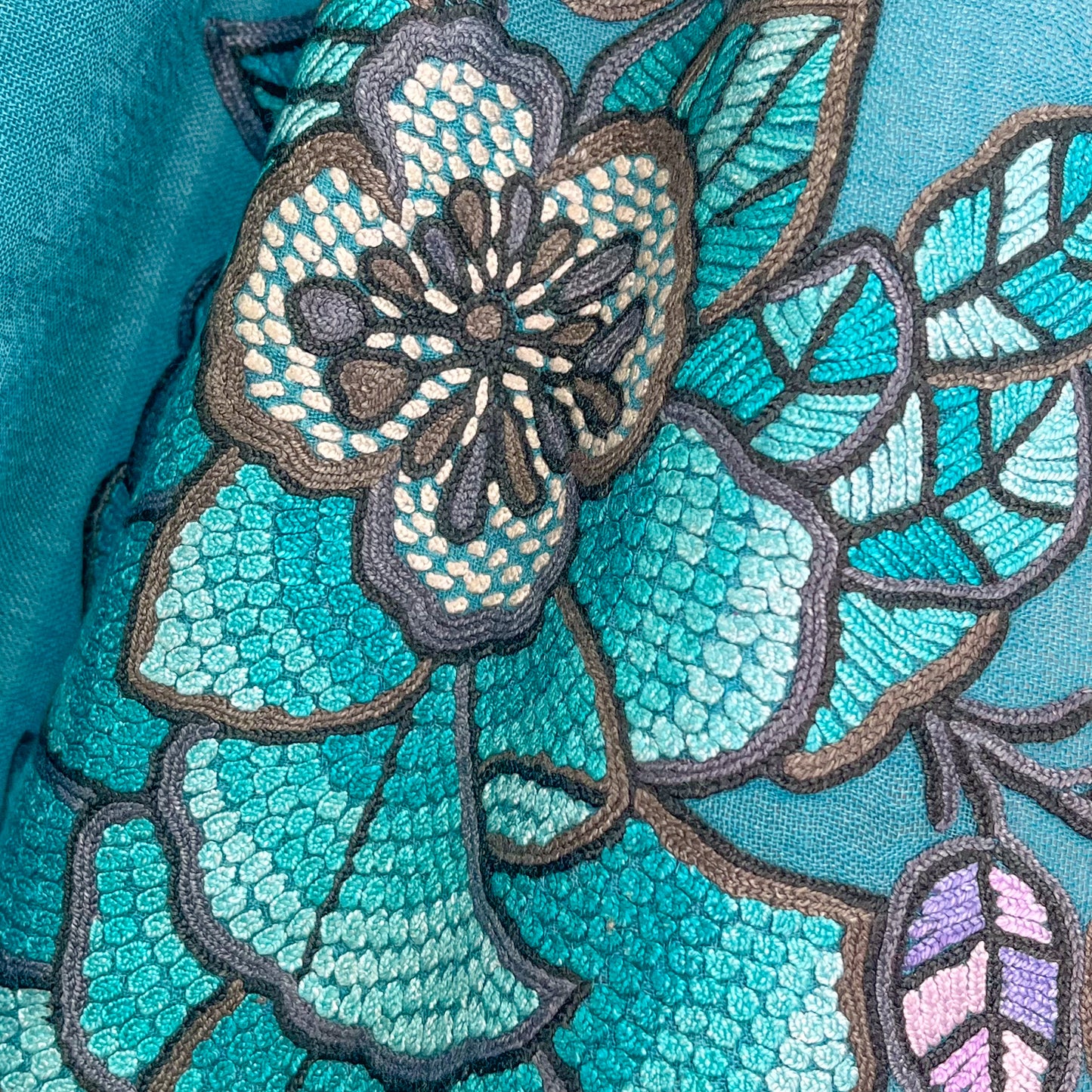 DARK FLOWER 薄手ウール&シルク アリー手刺繍ストール (ターコイズ)