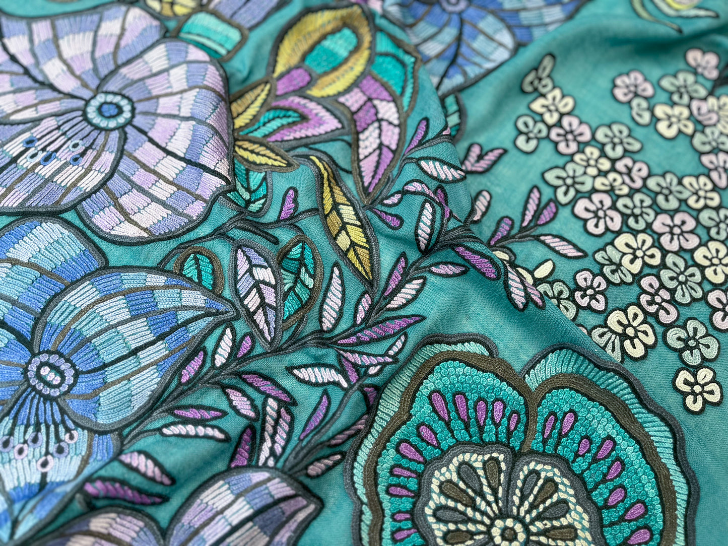 DARK FLOWER 薄手ウール&シルク アリー手刺繍ストール (ターコイズ)