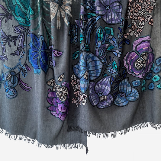 DARK FLOWER 薄手ウール&シルク アリー手刺繍ストール (ダークグレー)