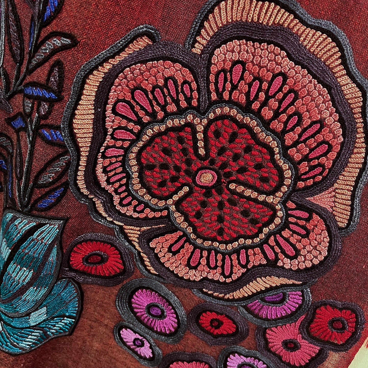 DARK FLOWER 薄手ウール&シルク アリー手刺繍ストール (ダークレッド)